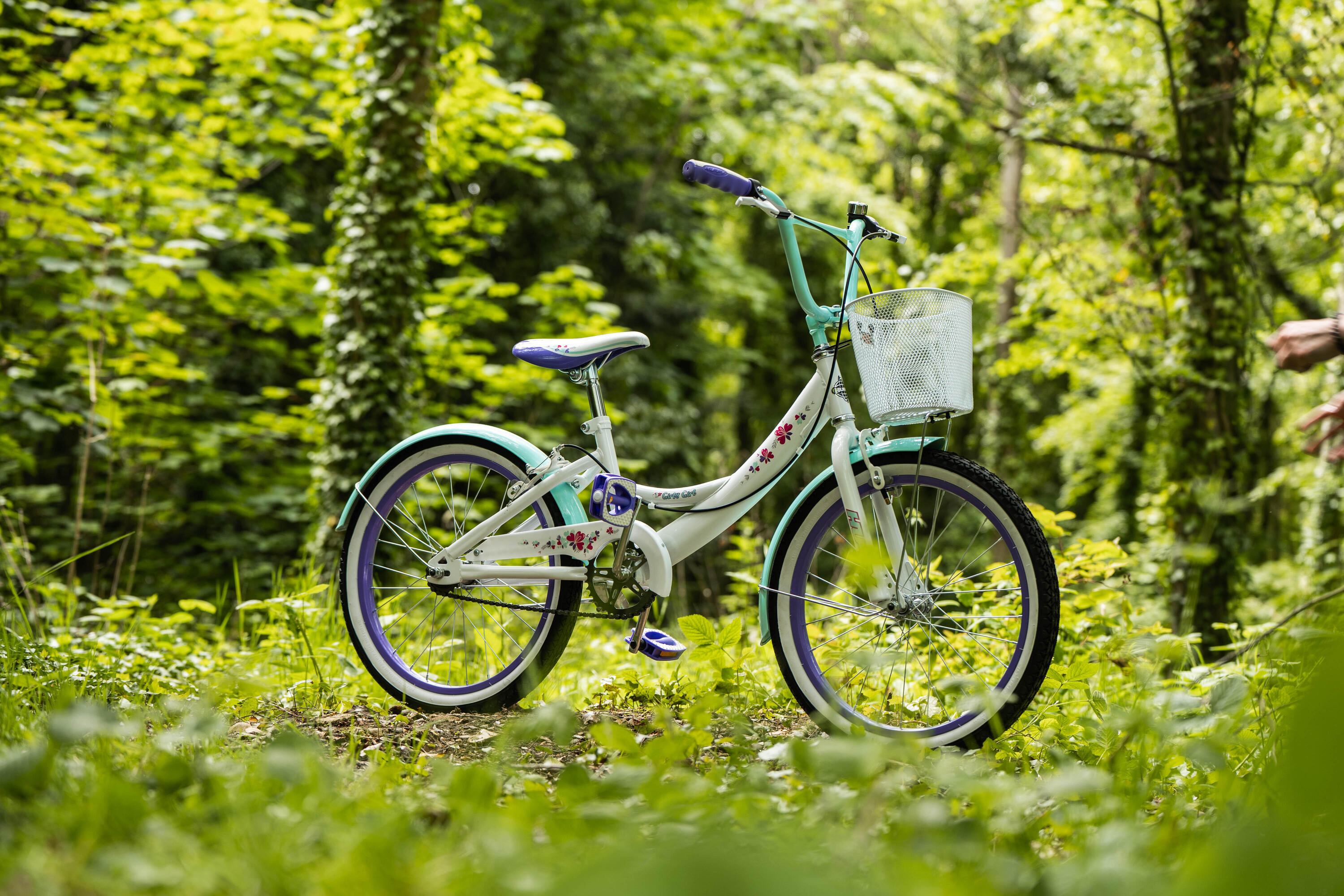 Huffy Girly Girl 20" Kids Bike - White + Purple for Girls aged 6 - 9yrs 3/5