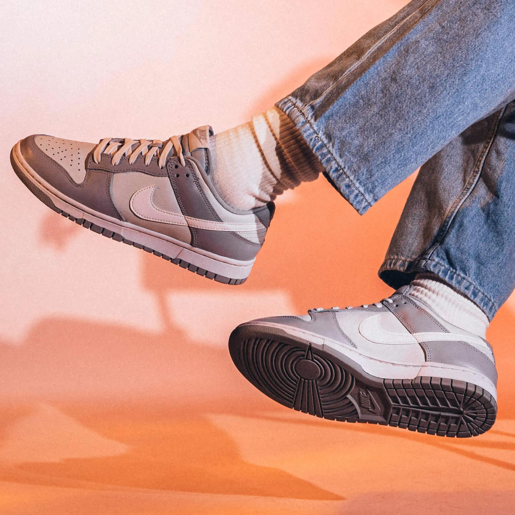 Scarpe - Lifestyle - Unisex - Basse, Two tone Dunk Low - Bianco/grigio 4/4