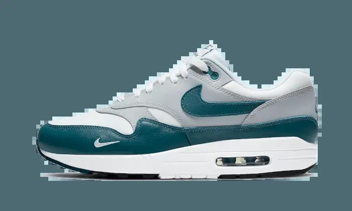 NIKE picture