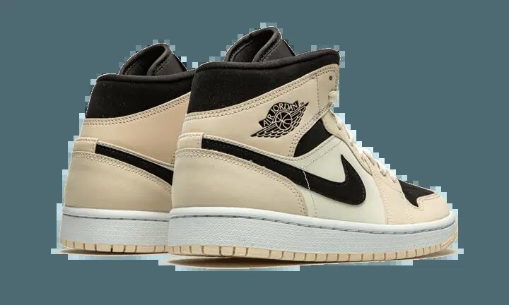 Unisex - Basketball - Schuhe - Mid, Barely Orange/Black - Air Jordan 1 Mid 2/4