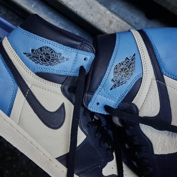 Chaussures - basket - hautes rétro - air jordan 1 - sail/obsidian 4/6