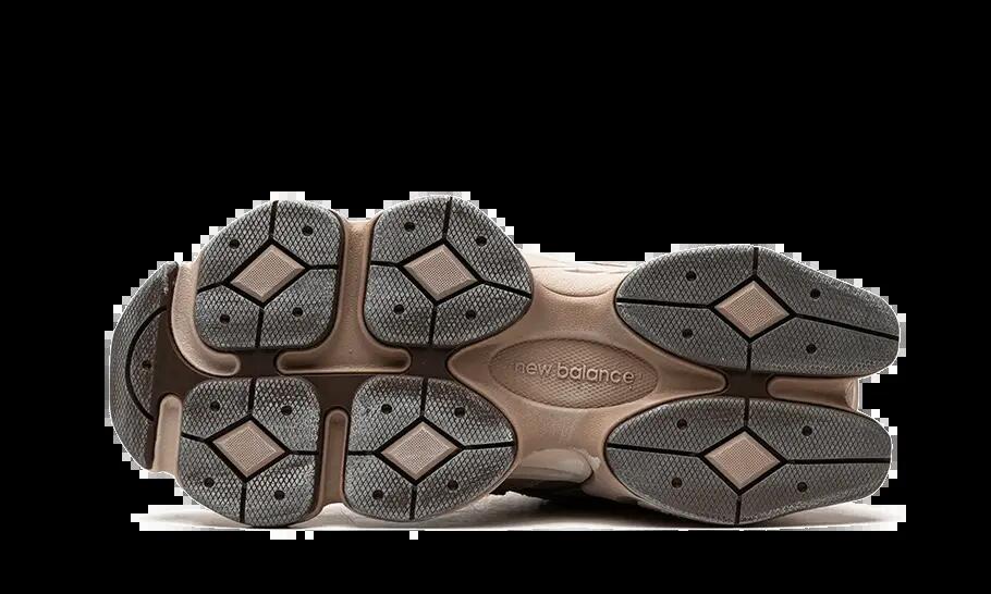 New Balance 9060 Mushroom Timberwolf 3/4