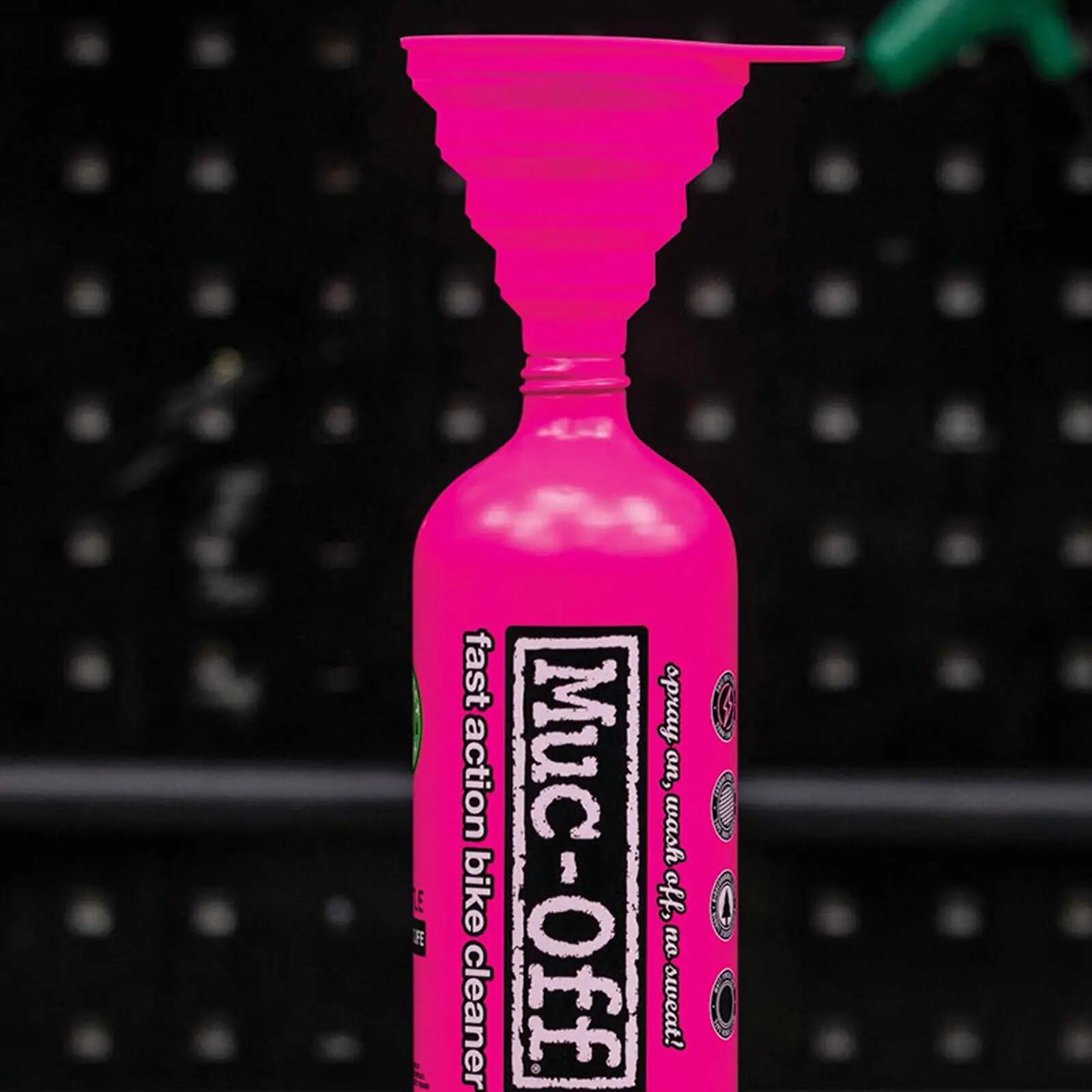 Funil de silicone dobrável Muc-Off 3/3
