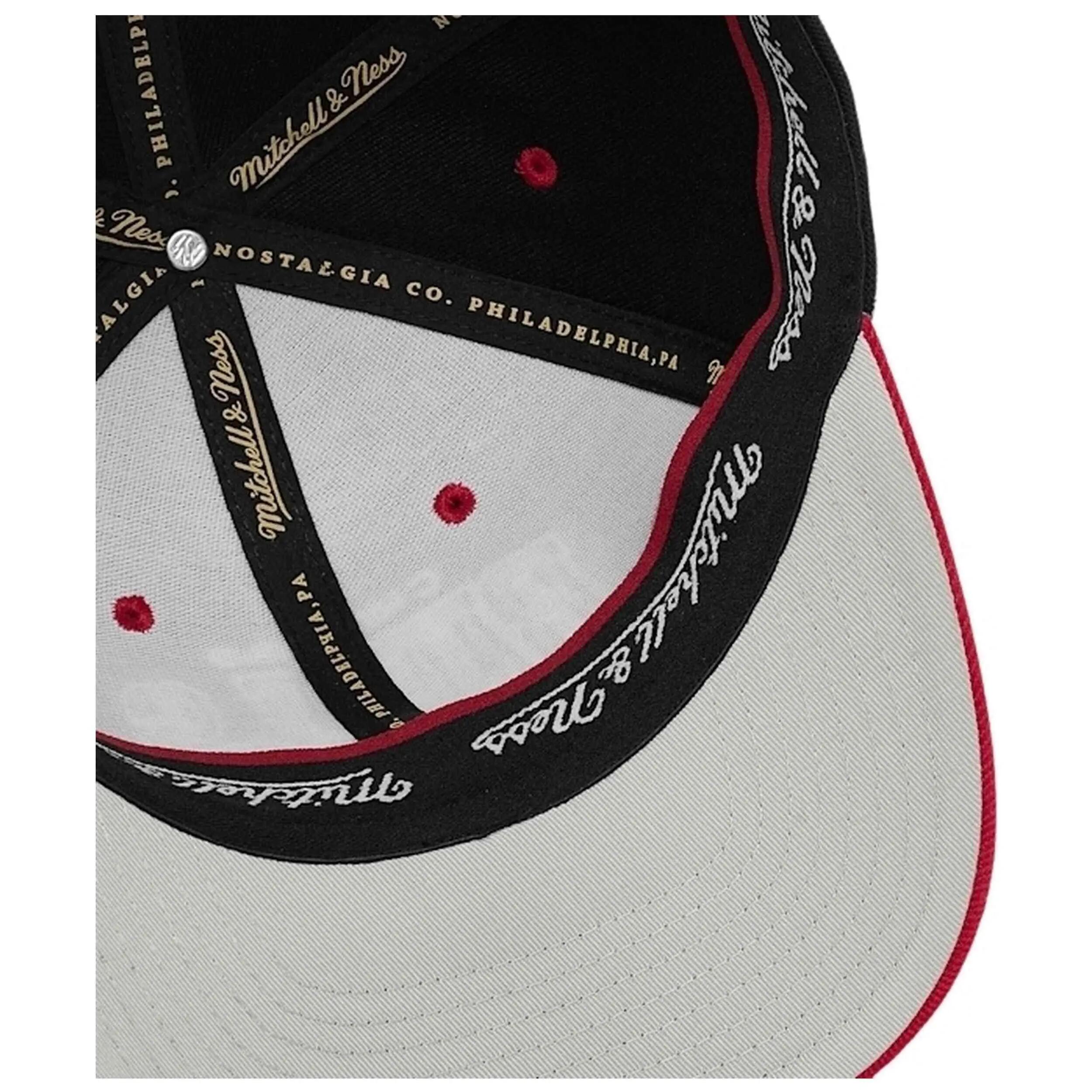 Berretto Mitchell & ness modello HC18356-CBUBKRD per unisex 3/4
