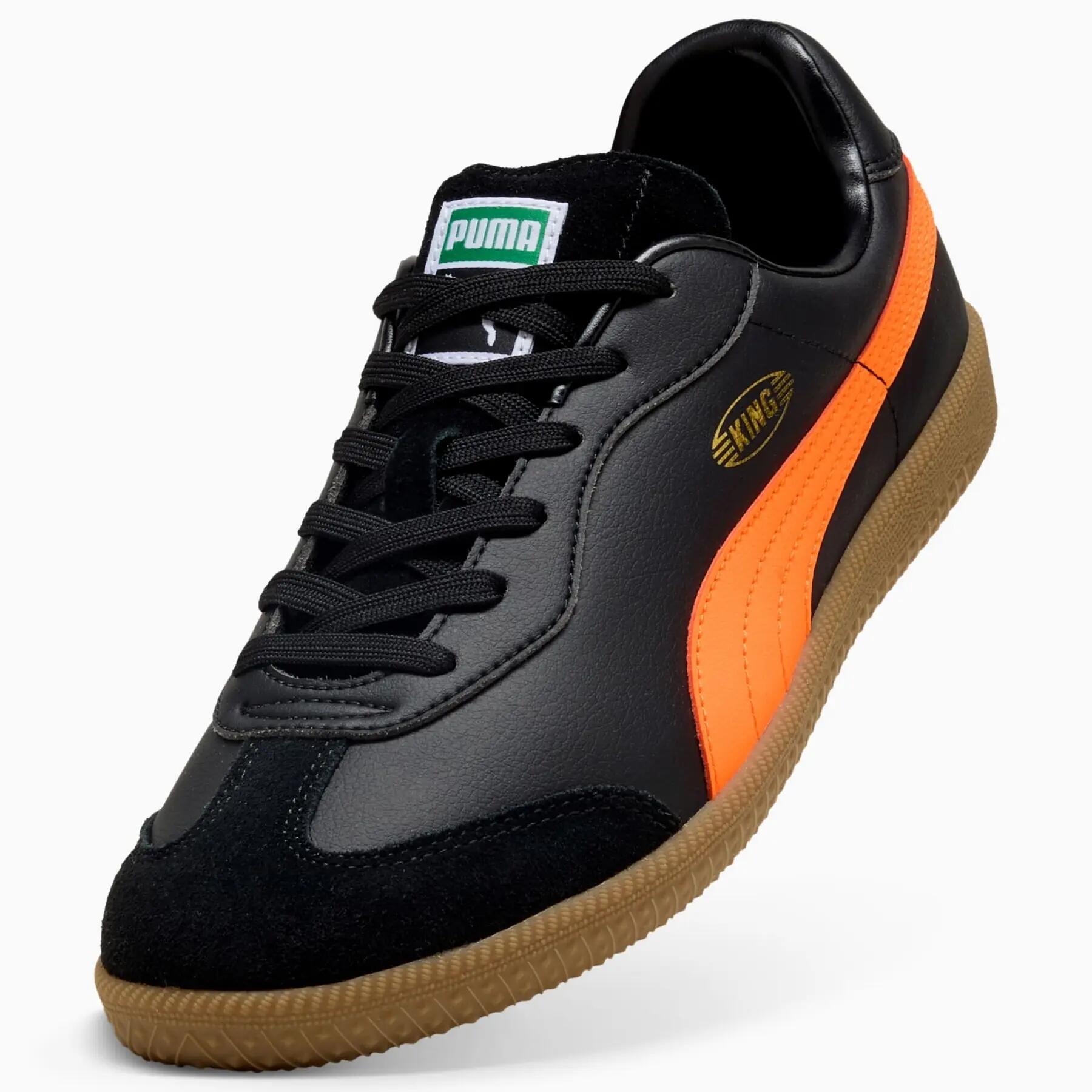 Scarpe da interno da uomo Puma KING 21 IT nere 10669616 taglia 42 5/7