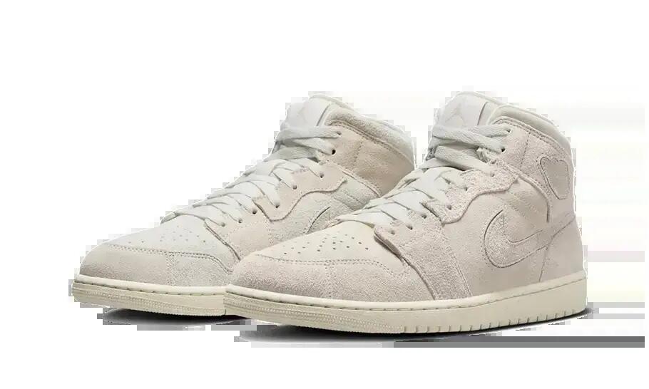 Schoenen - Lifestyle - Unisex - Air Jordan 1 Mid Craft - Suede, mid-top - Ivory 2/3
