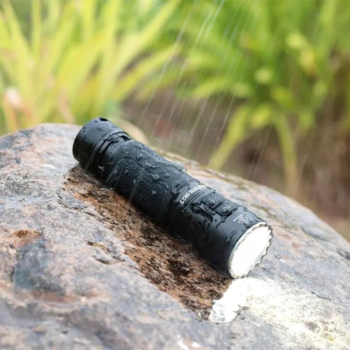 Latarka EDC Sofirn SR23 akumulatorowa UV 3300 lm 4/7