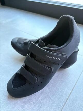 Entre Particuliers - Chaussures de cyclisme ROAD 100 de couleur noir Va