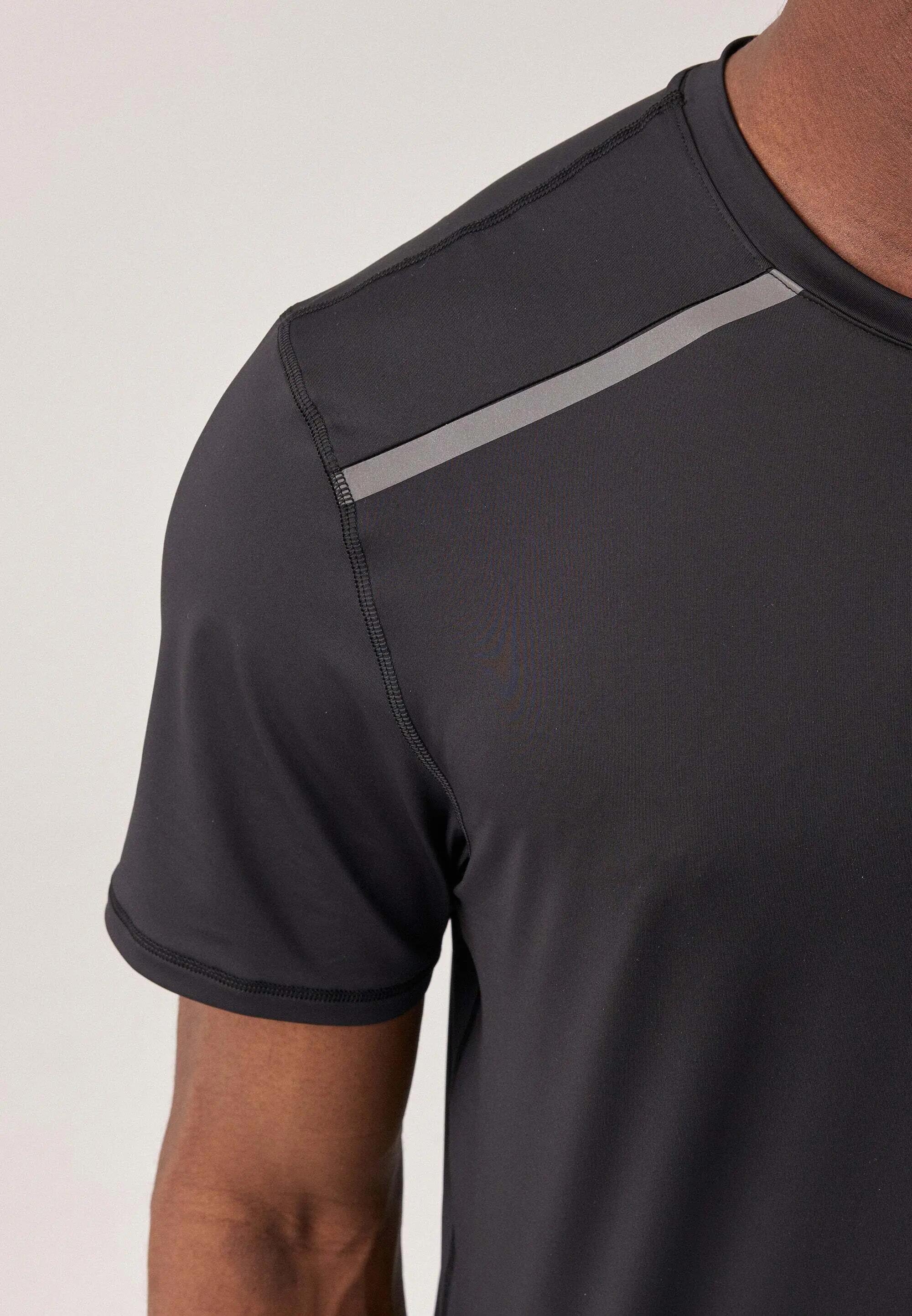 TRAININGSSHIRT MIT REFLEXSTREIFEN HERREN 8/9