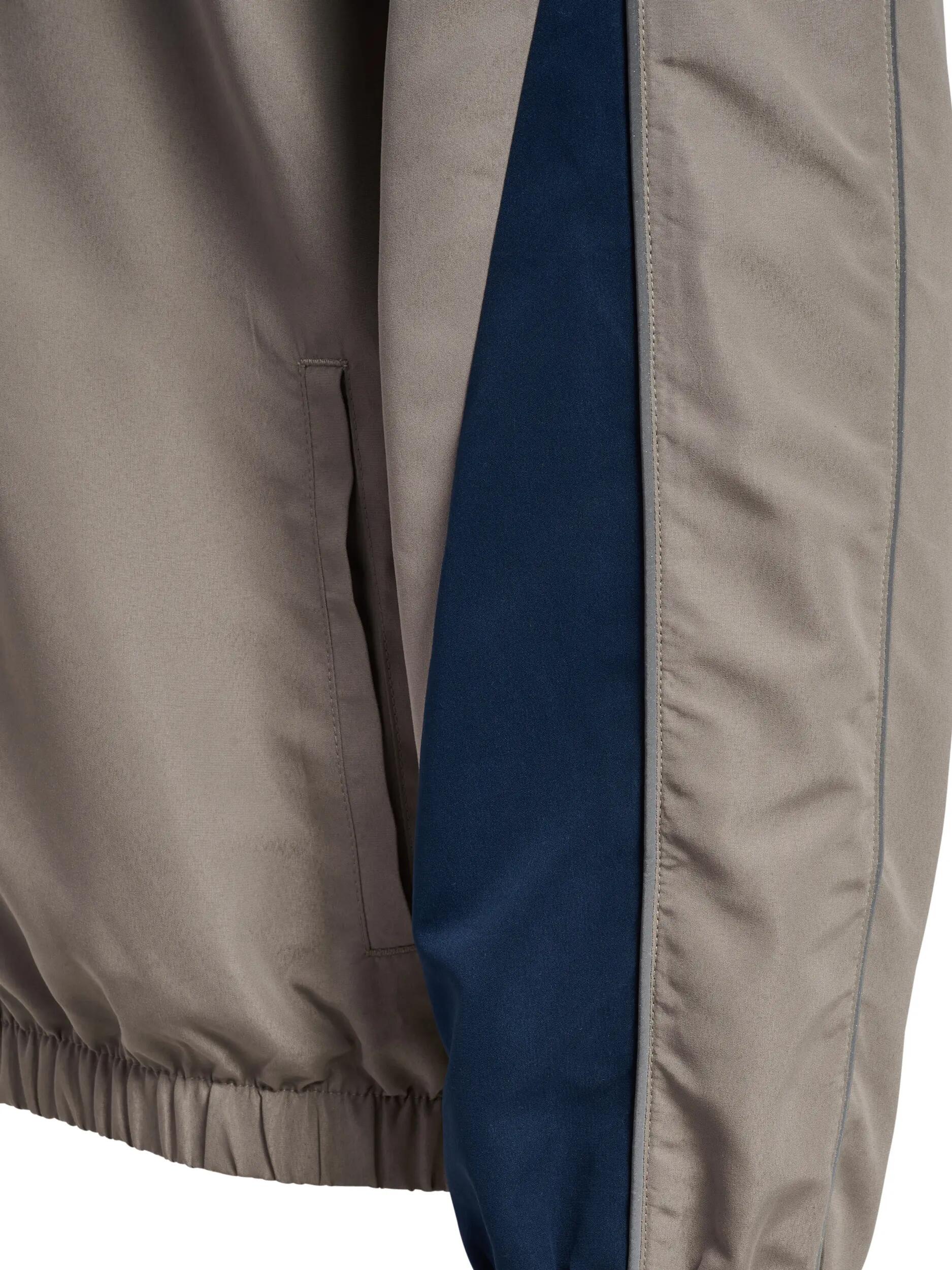 Casaco Hummel Loose 10/10