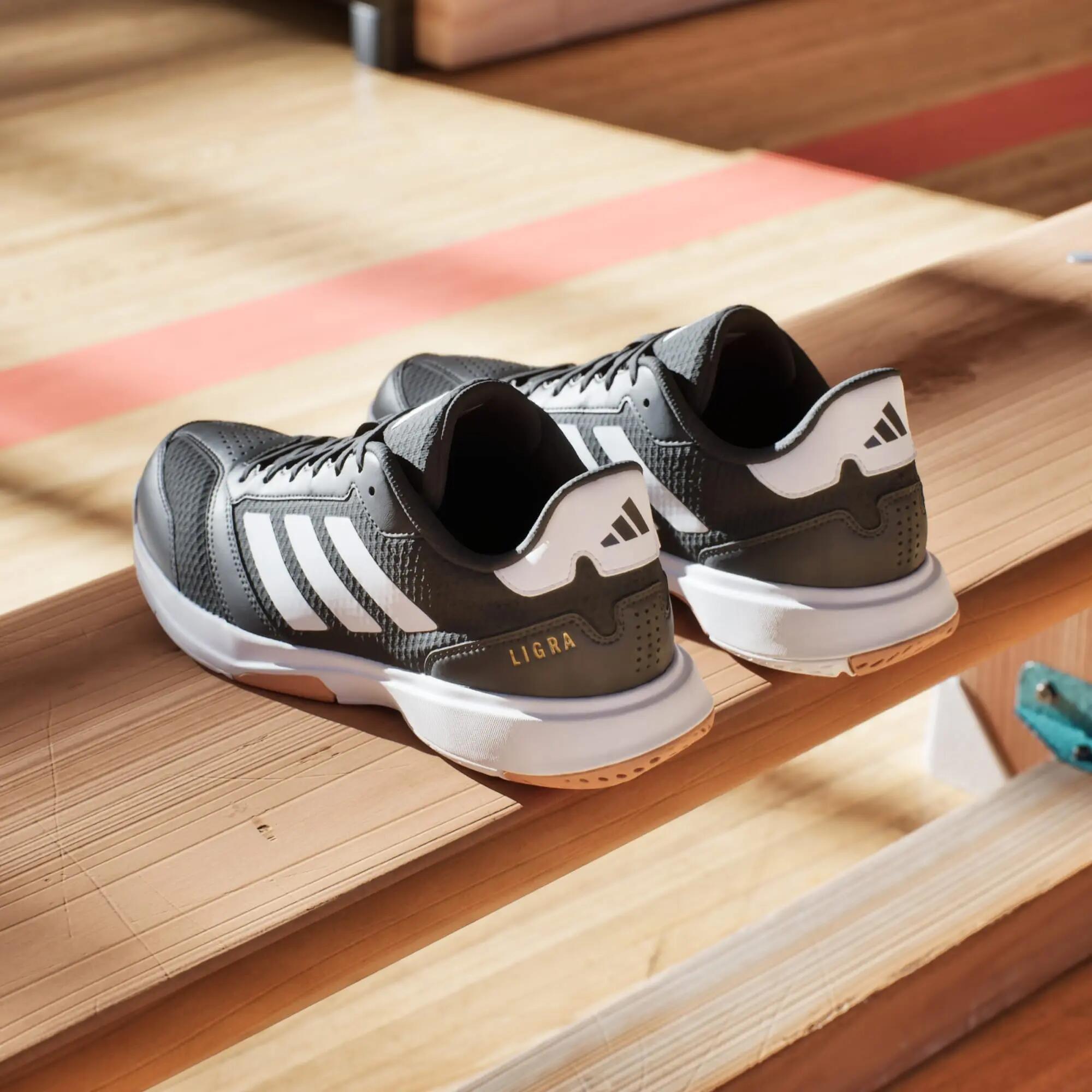 Ligra 8 Indoor Schuh 12/16