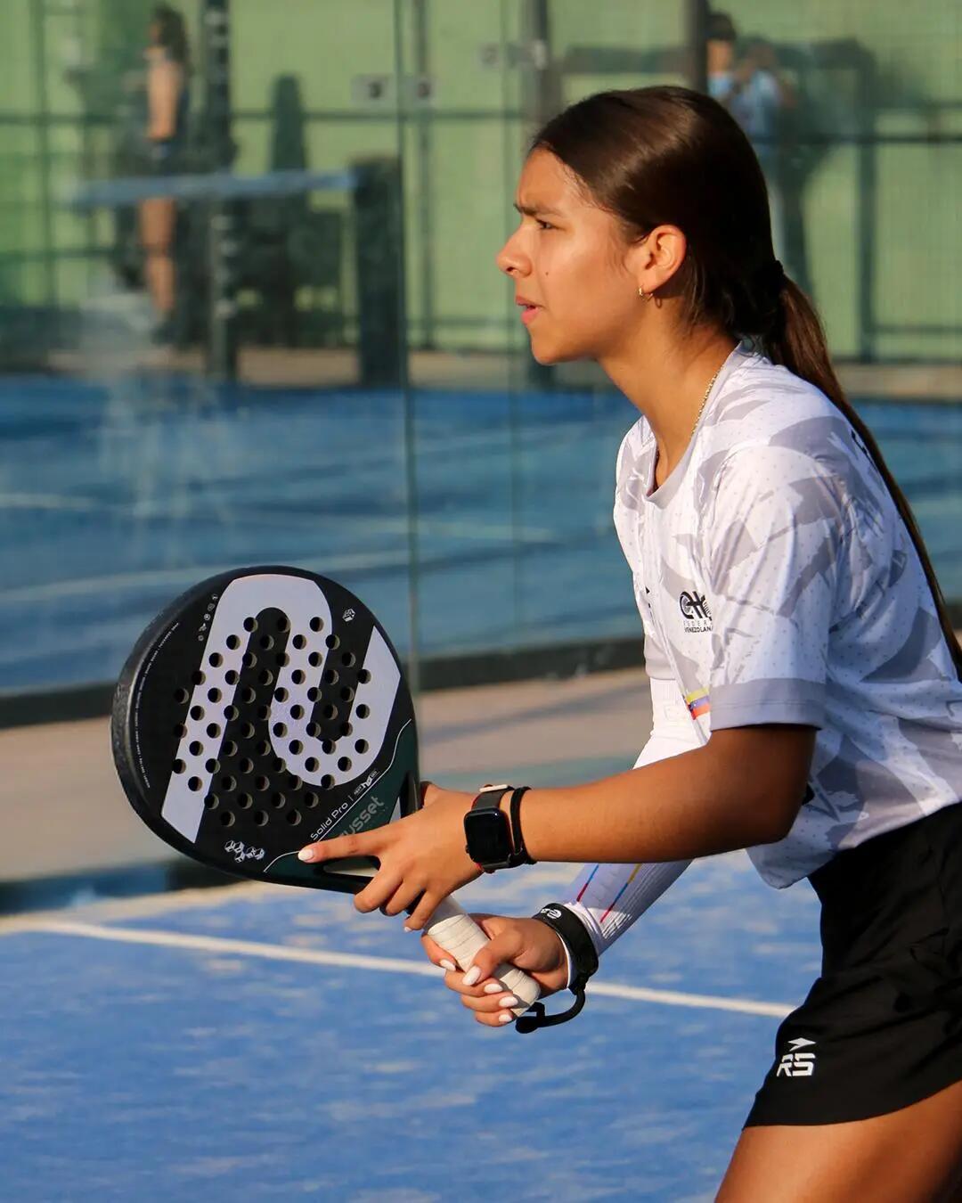 Padel Racket SOLID PRO 12K Carbon, Ronde Vorm - Controle & Kracht 11/15