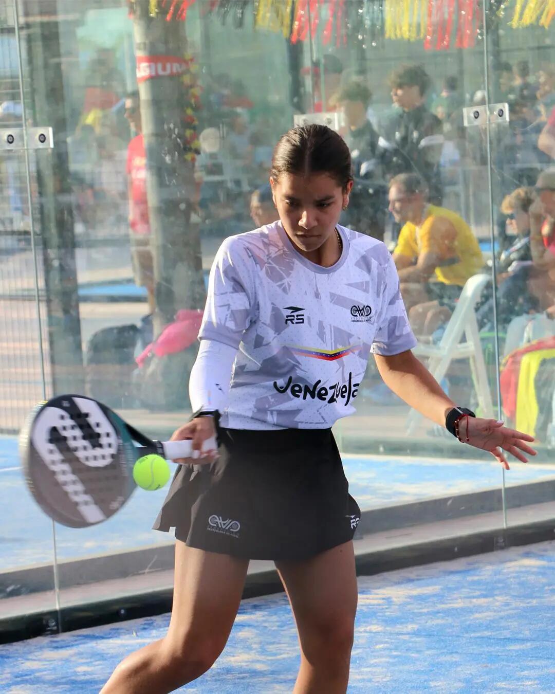 Padel Racket SOLID PRO 12K Carbon, Ronde Vorm - Controle & Kracht 10/15