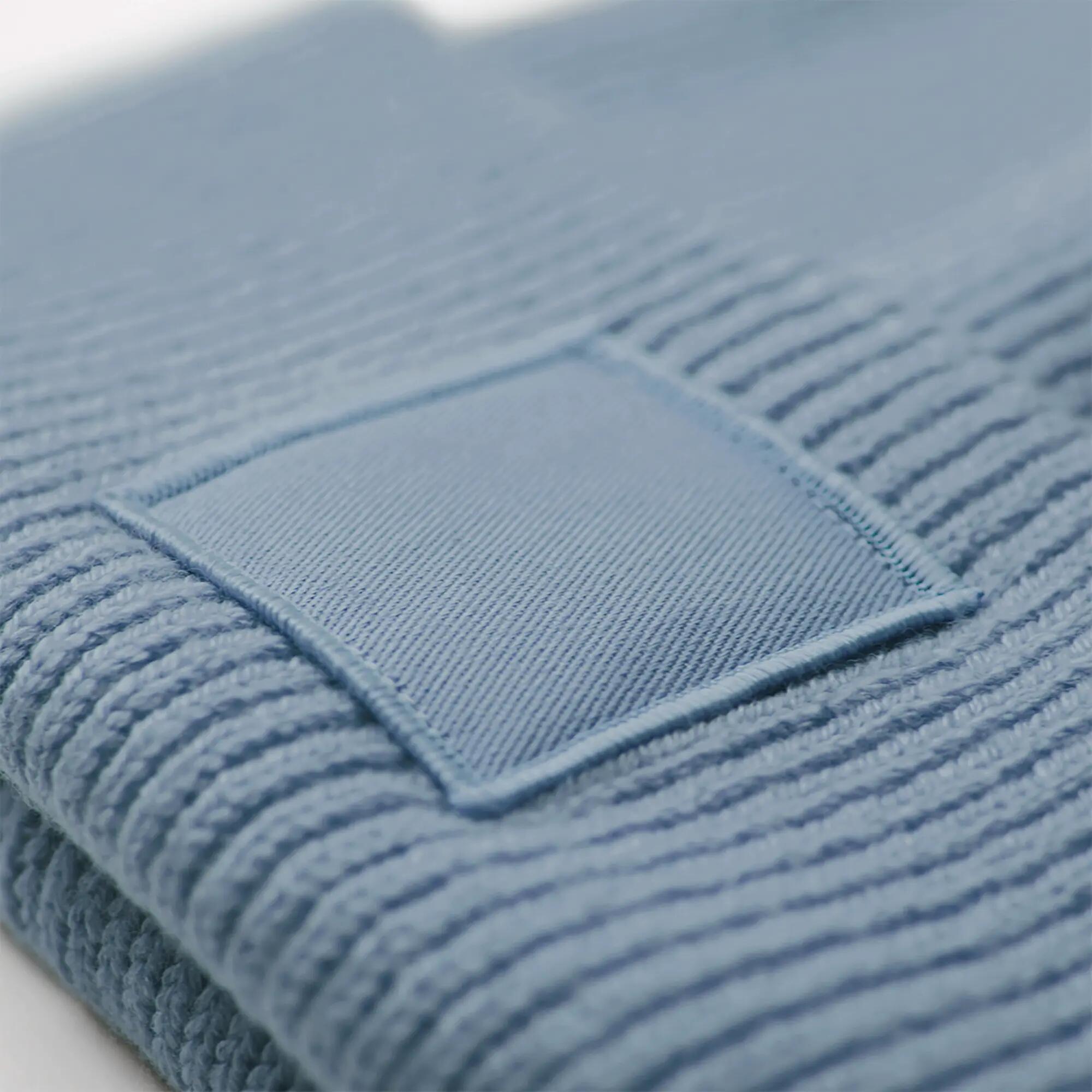 Bonnet à large revers avec patch ton sur ton - Dusty Blue - One Size 2/2