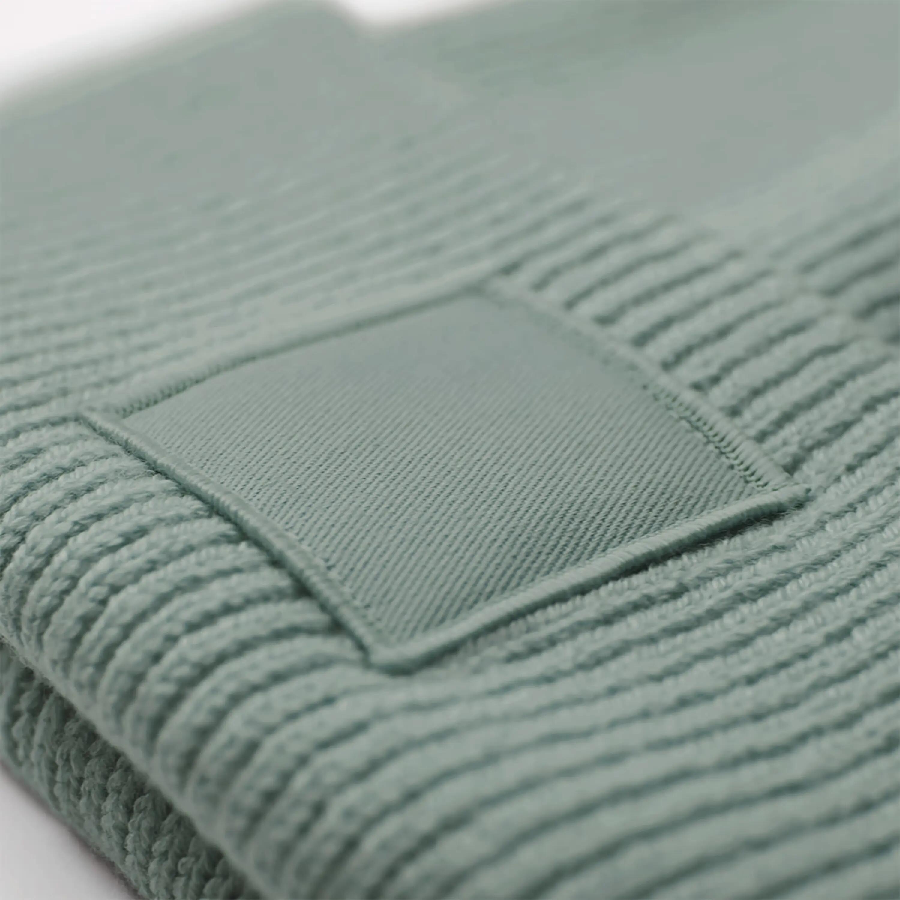 Bonnet à large revers avec patch ton sur ton - Dusty Green - One Size 3/3