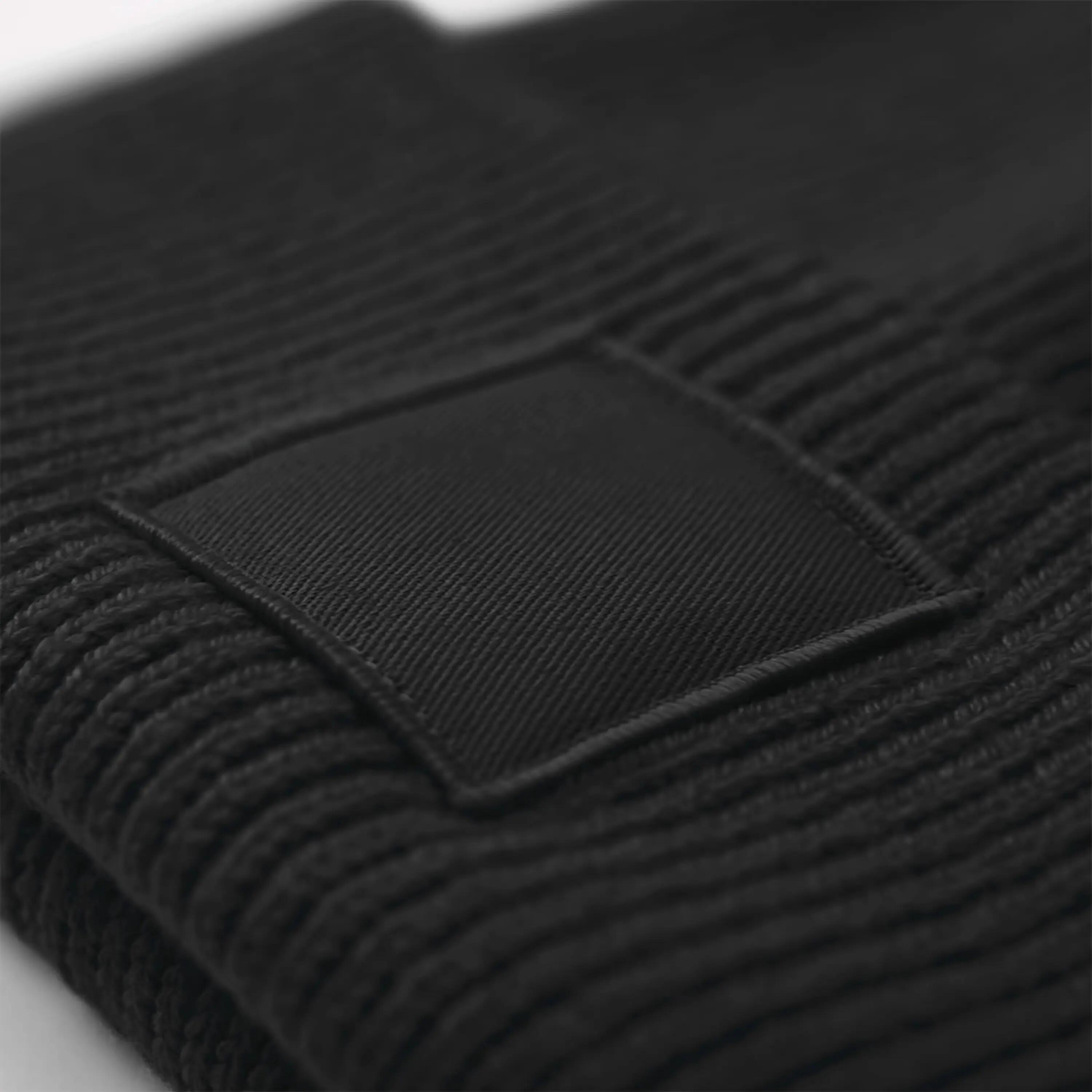 Bonnet à large revers avec patch ton sur ton - Black - One Size 2/2
