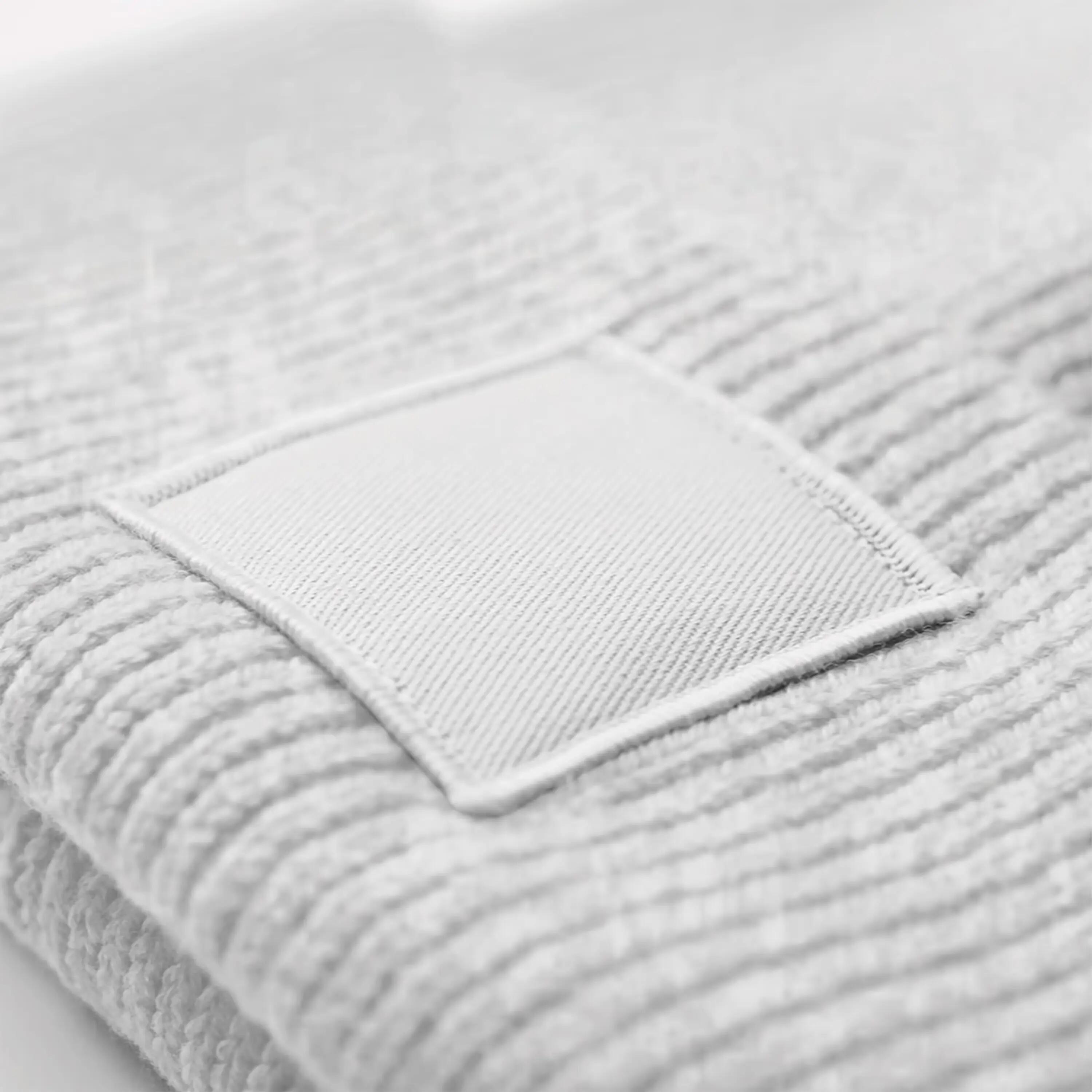 Bonnet à large revers avec patch ton sur ton - Cloud Grey - One Size 2/2