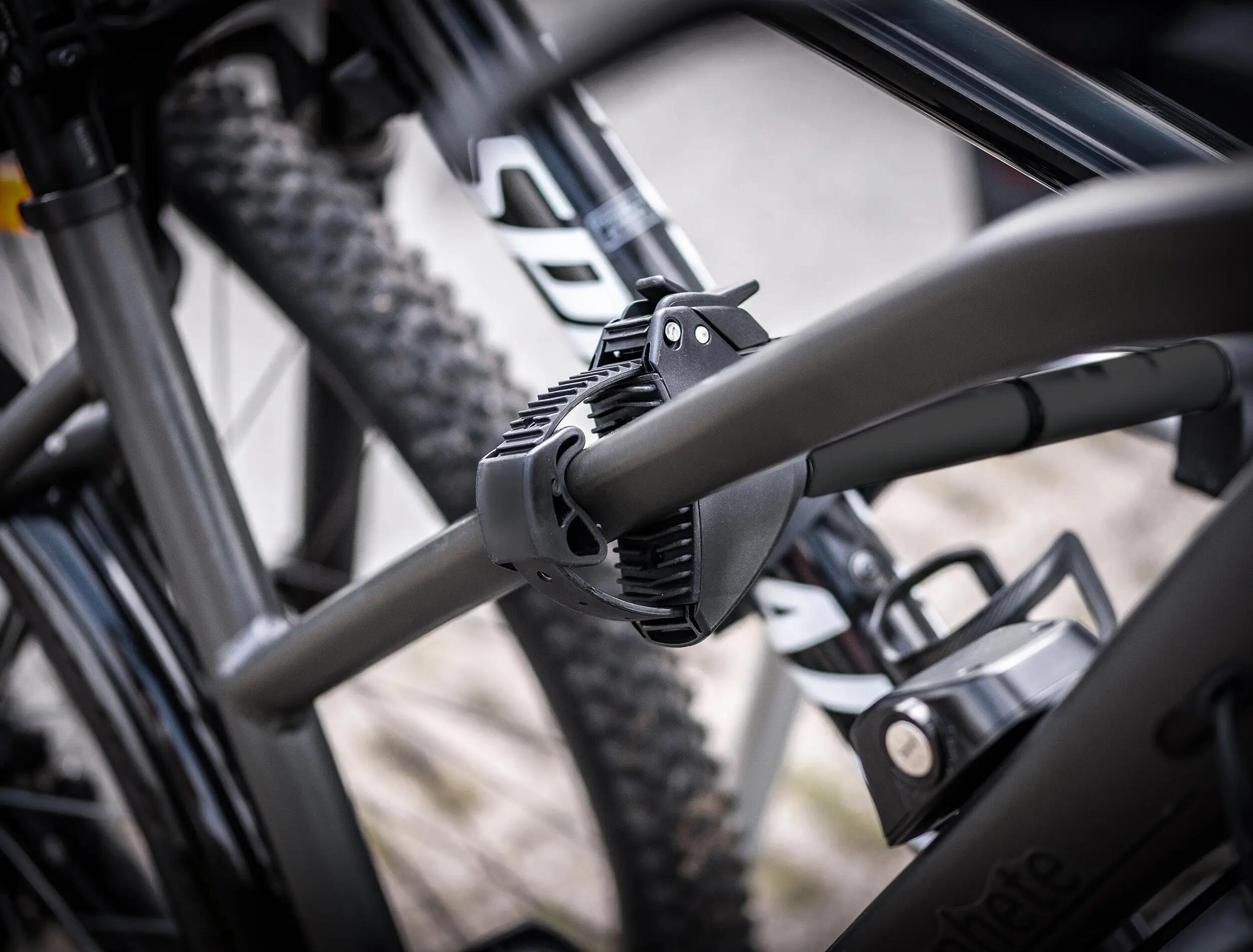 FIETSENREK 2 FIETSEN SD260 ZWART EUFAB SPECIAAL VOOR DRAAIDEUREN 5/12