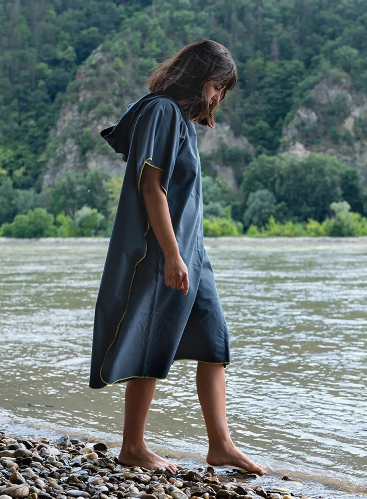 Ręcznik szybkoschnący Cocoon Microfiber Towel Poncho - Ultralight - anchor grey 6/6