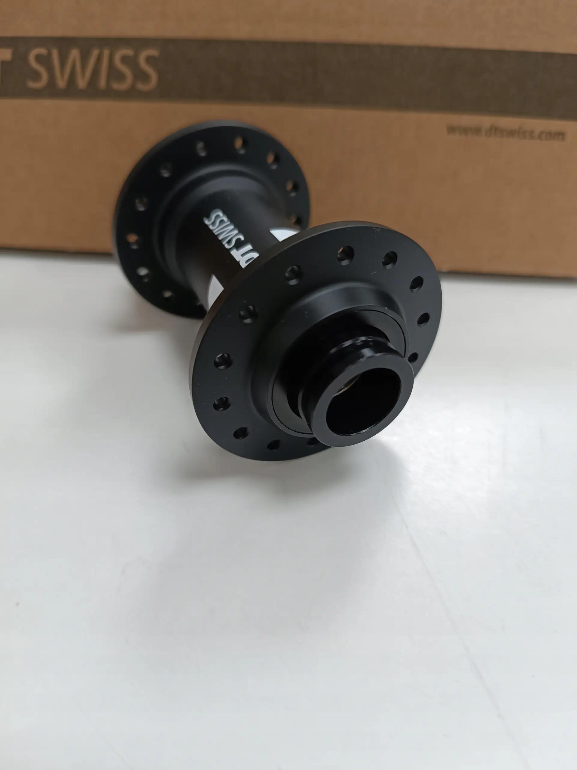 Mozzo anteriore per bicicletta DT Swiss 350 6/8