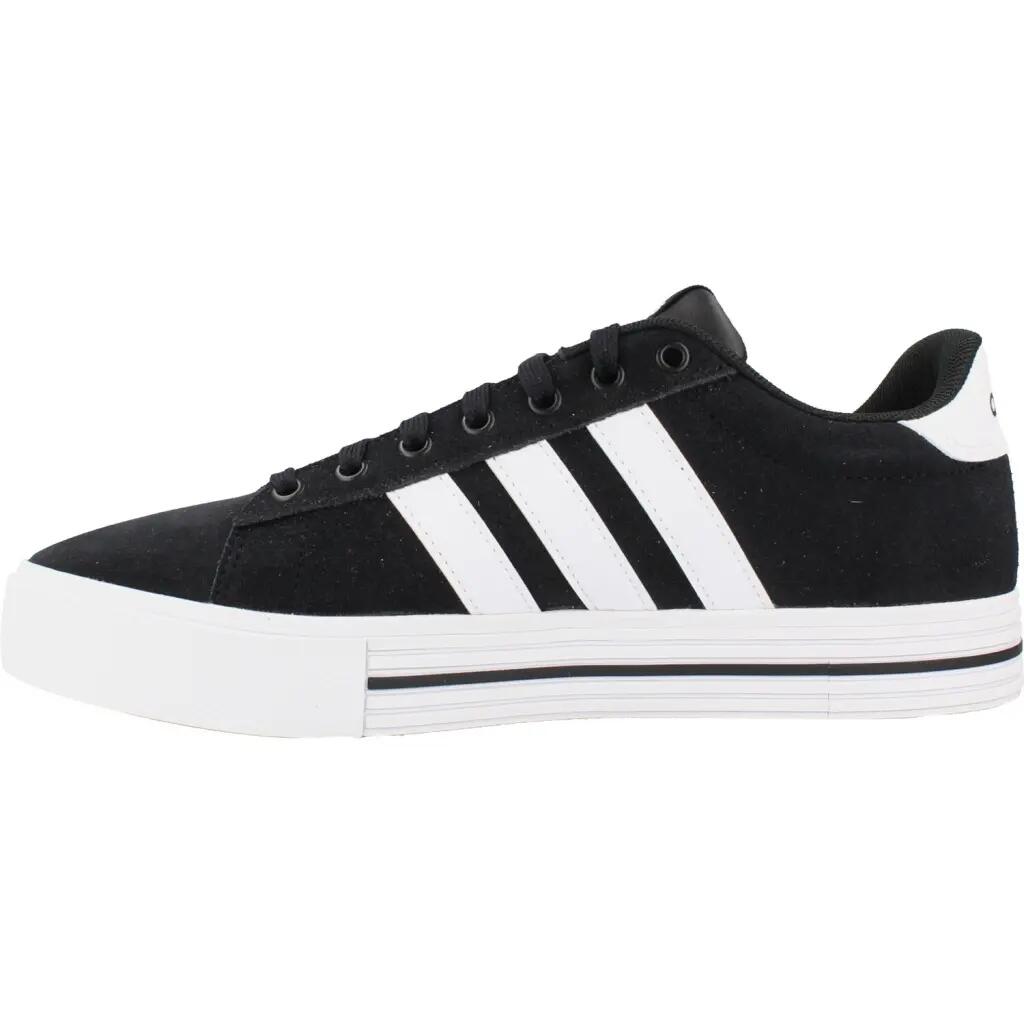 Baskets Adidas modèle IF4502 pour homme 2/15