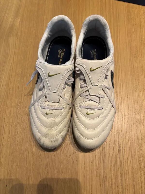 Entre Particuliers - Chaussures de foot - Nike Tiempo Ligera EU 45 3/4
