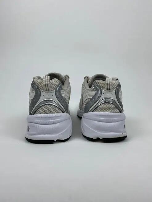 Reconditionné NEW BALANCE Baskets Femme, 530, Blanc Très Bon État 3/4