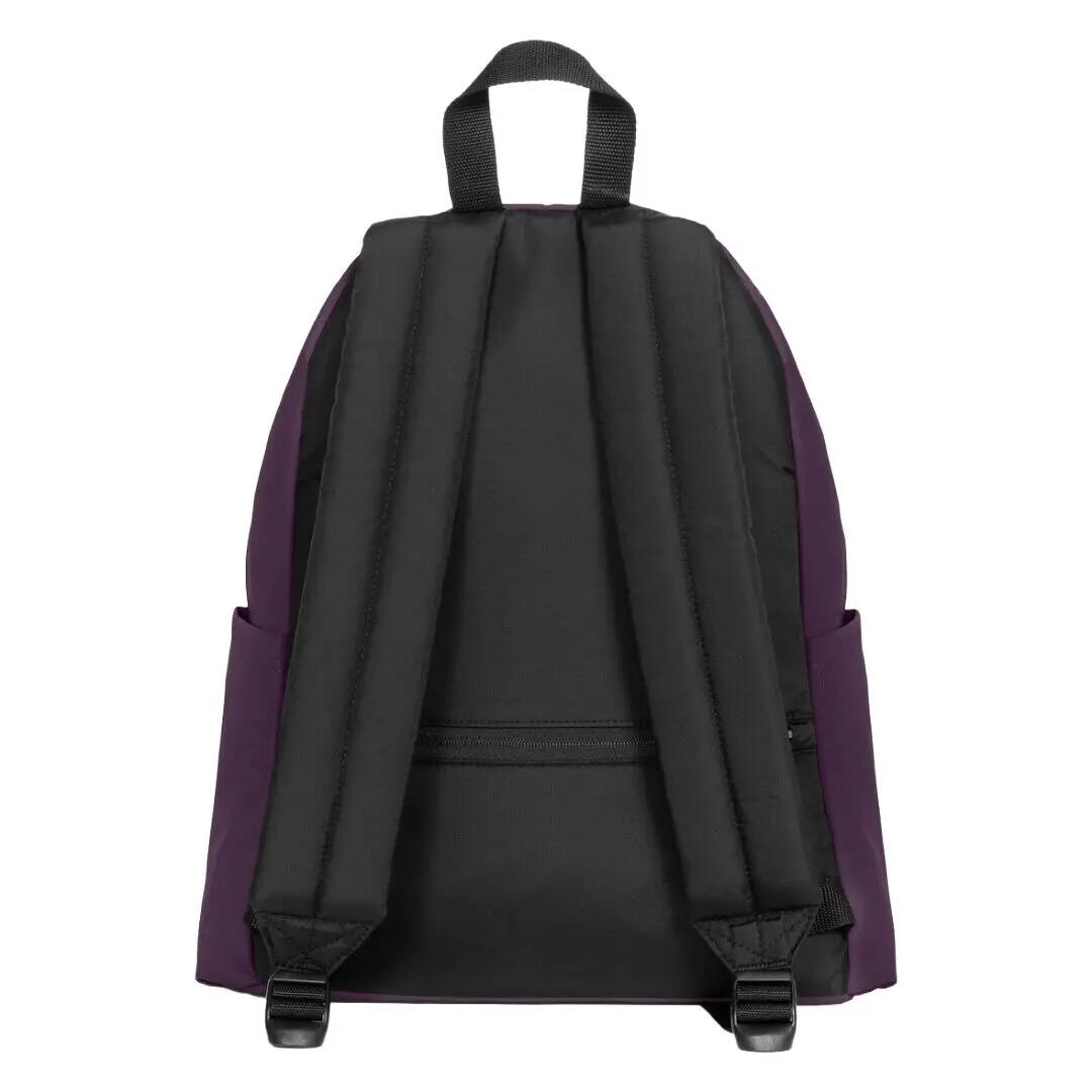 Mochila Morada Eastpak Day Pak''r Blackberry Purple 22L con Bolsillo para Portá 3/4