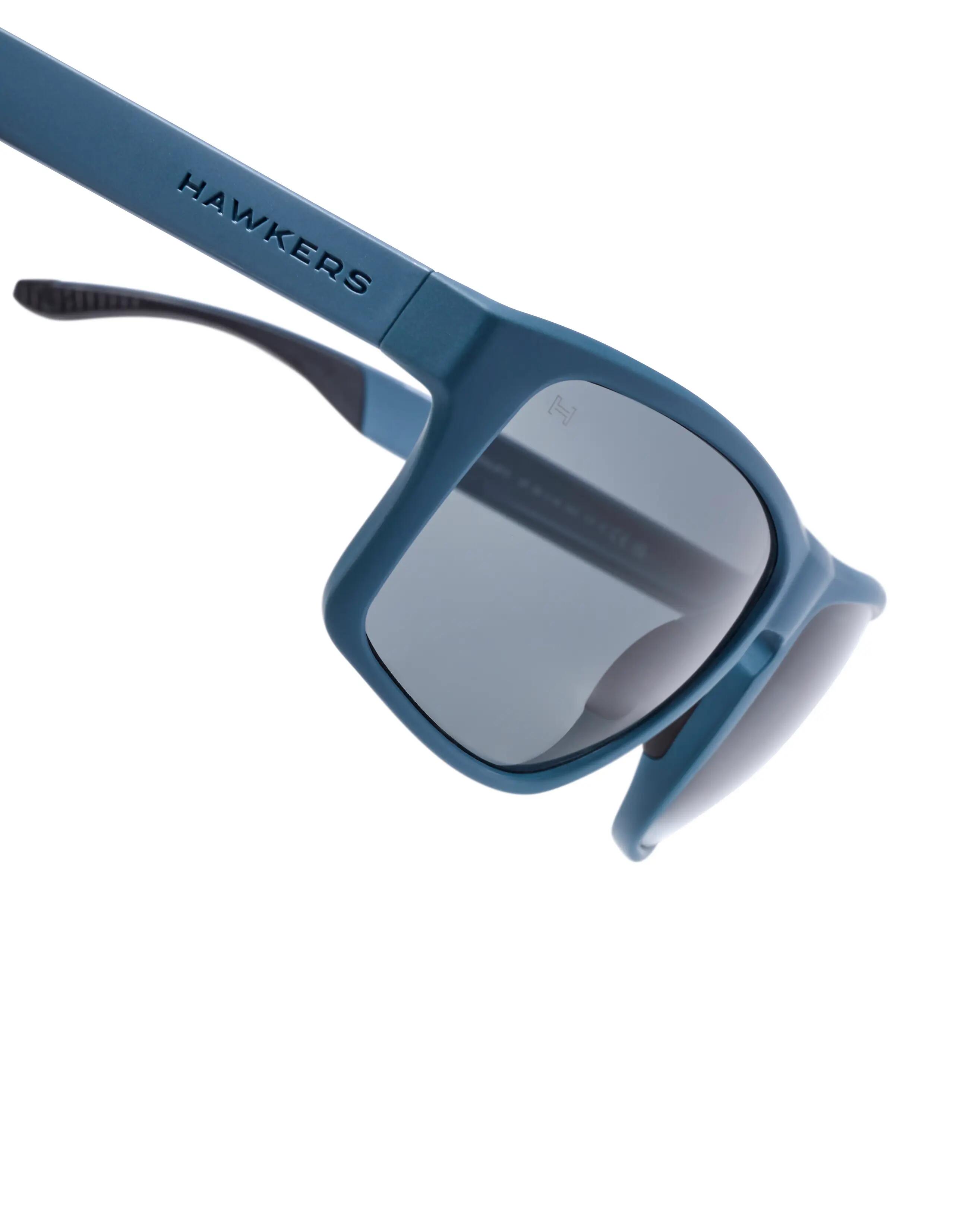 HAWKERS - Zonnebrillen voor Heren en Dames FASTER SPORT RAW - SHADOW BLUE BLACK 4/6