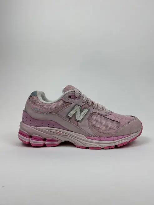 NEW BALANCE picture