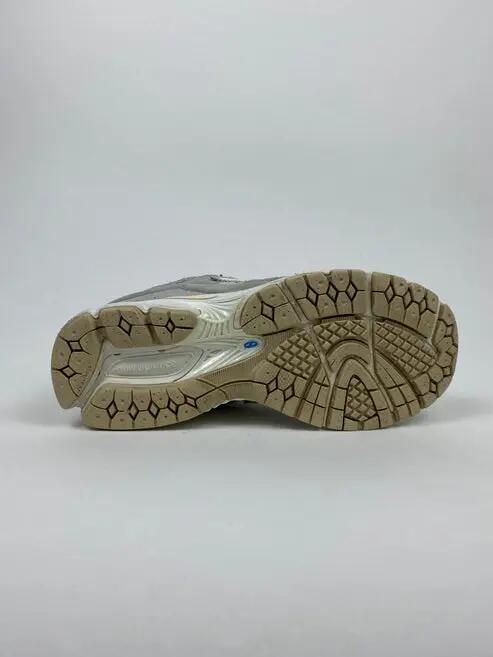 Reconditionné NEW BALANCE Baskets Femme, 2002R, Gris Très Bon État 2/4