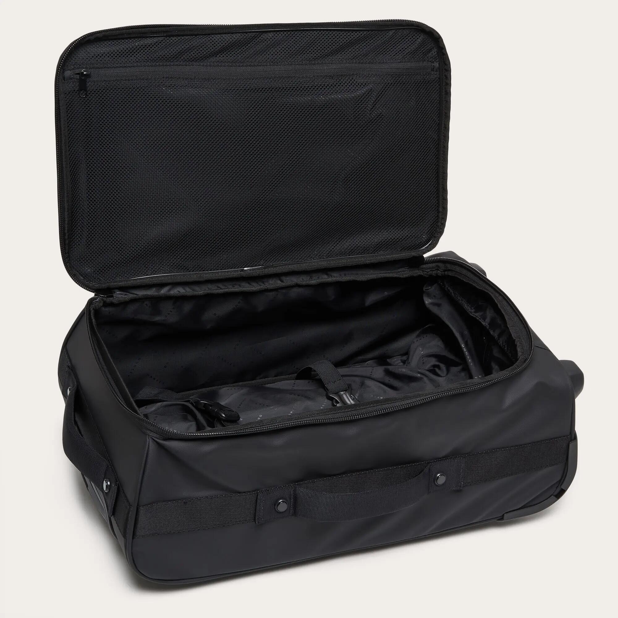Maleta Negra Oakley Endless Adventure Rc Carry-On 30L Blackout Funcional y Resi 2/5