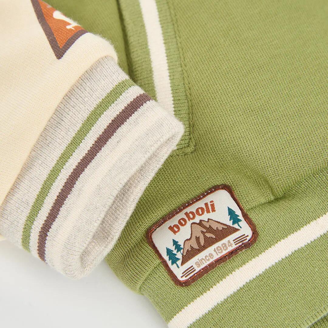 Chaqueta felpa niño verde con parches aventura 4/4
