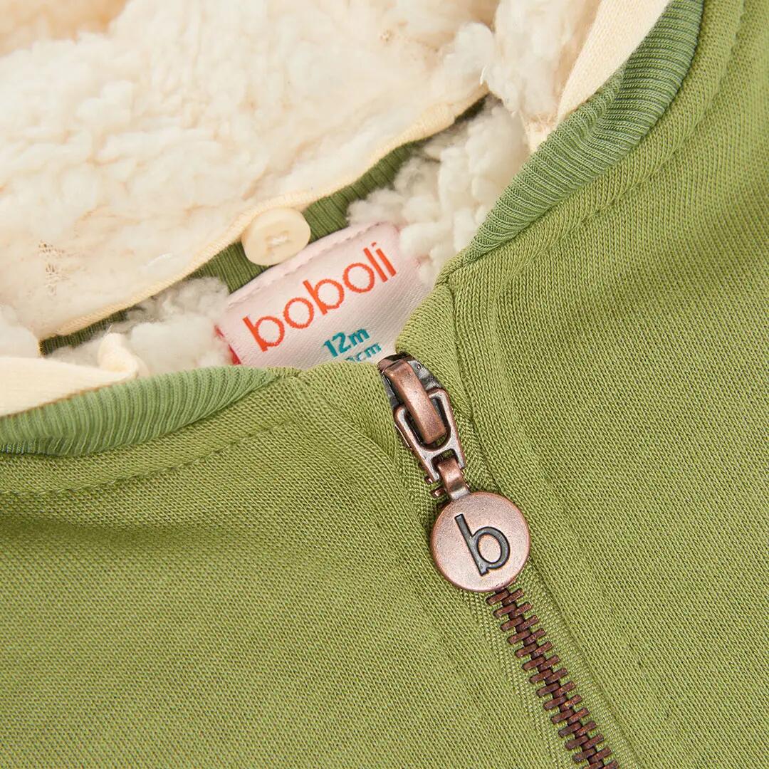 Chaqueta felpa niño verde con parches aventura 3/4