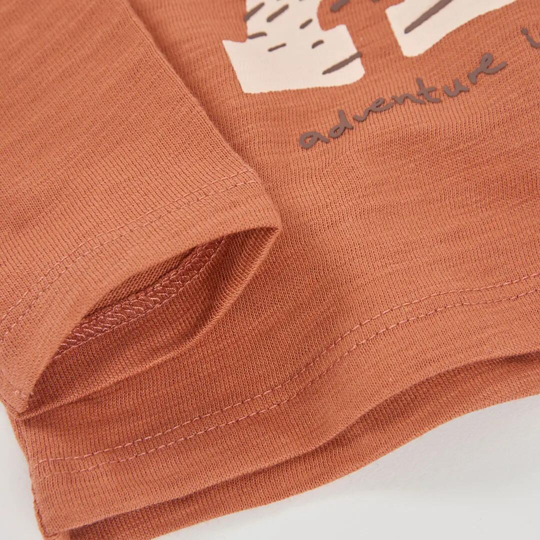 Camiseta niño marrón estampado aventura 4/4