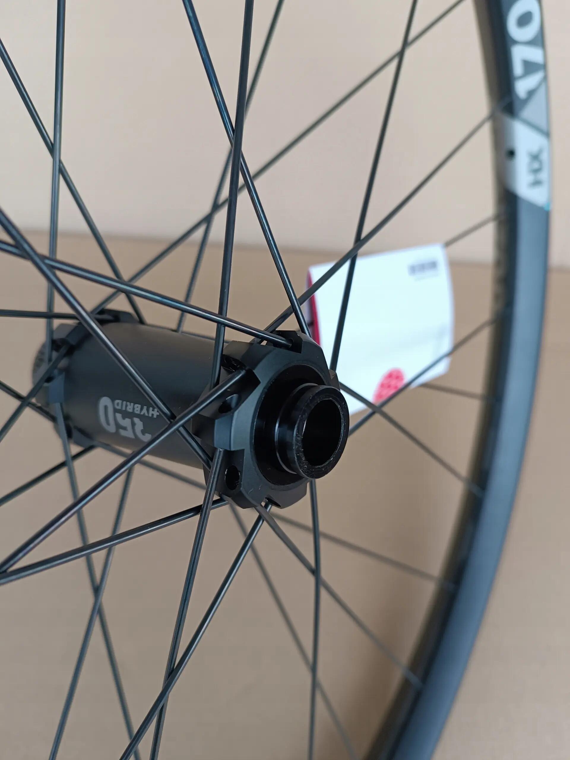 Roue avant VTT DT Swiss HX SPLINE LS 27.5 CL 30 15/ 6/8