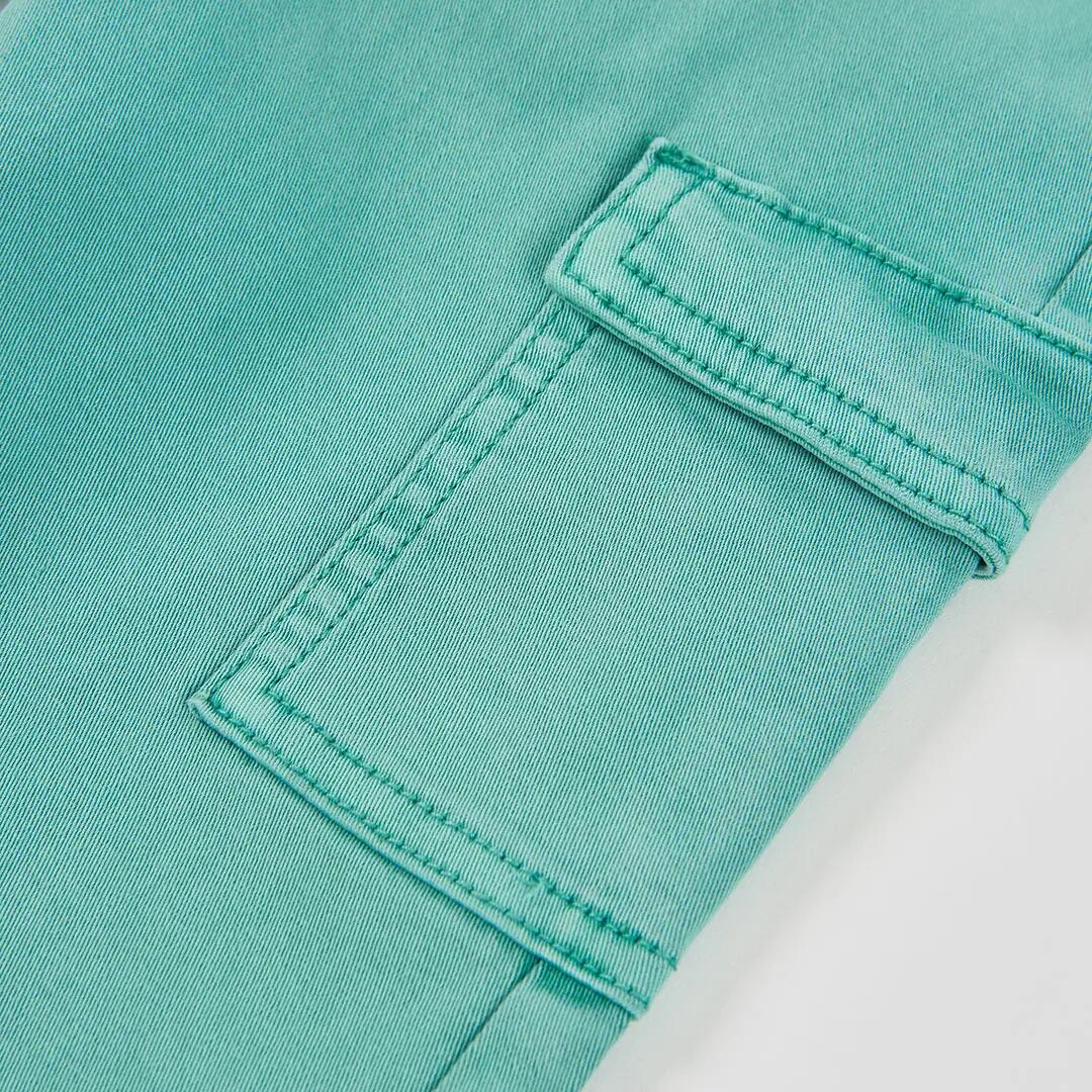 Pantalón cargo verde niña con bolsillos 4/4