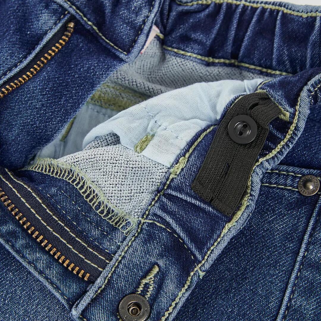 Pantalón denim niño azul con bolsillo lateral 3/4