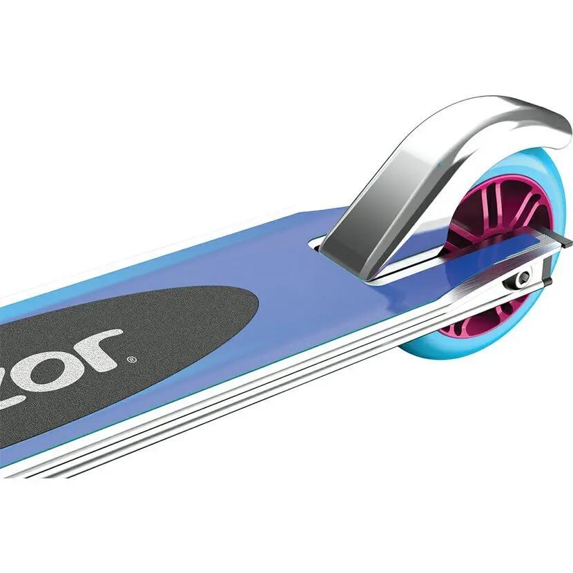 Speciale editie holografische scooter Razor 5/6