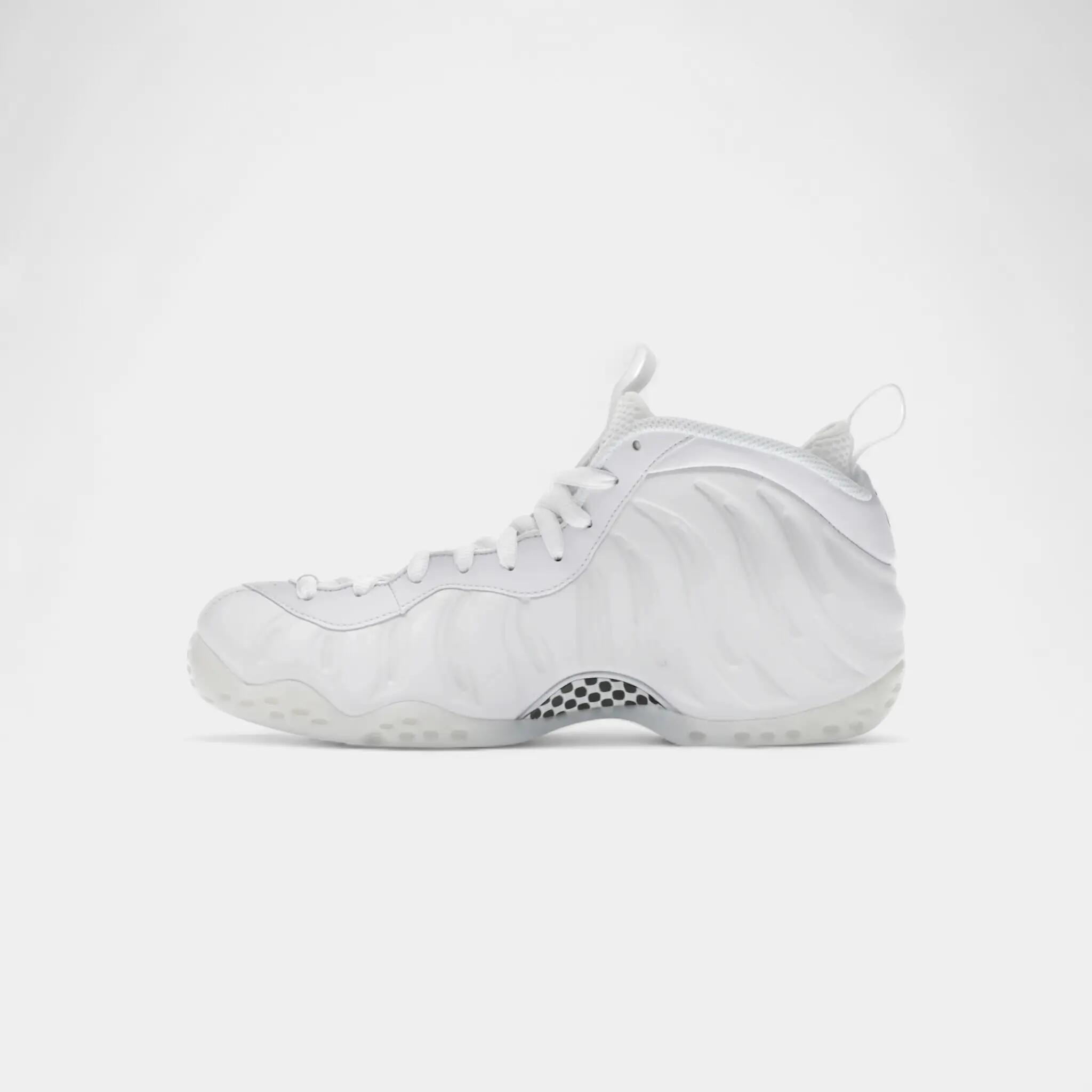 Nike Air Foamposite One Triple White 4/5