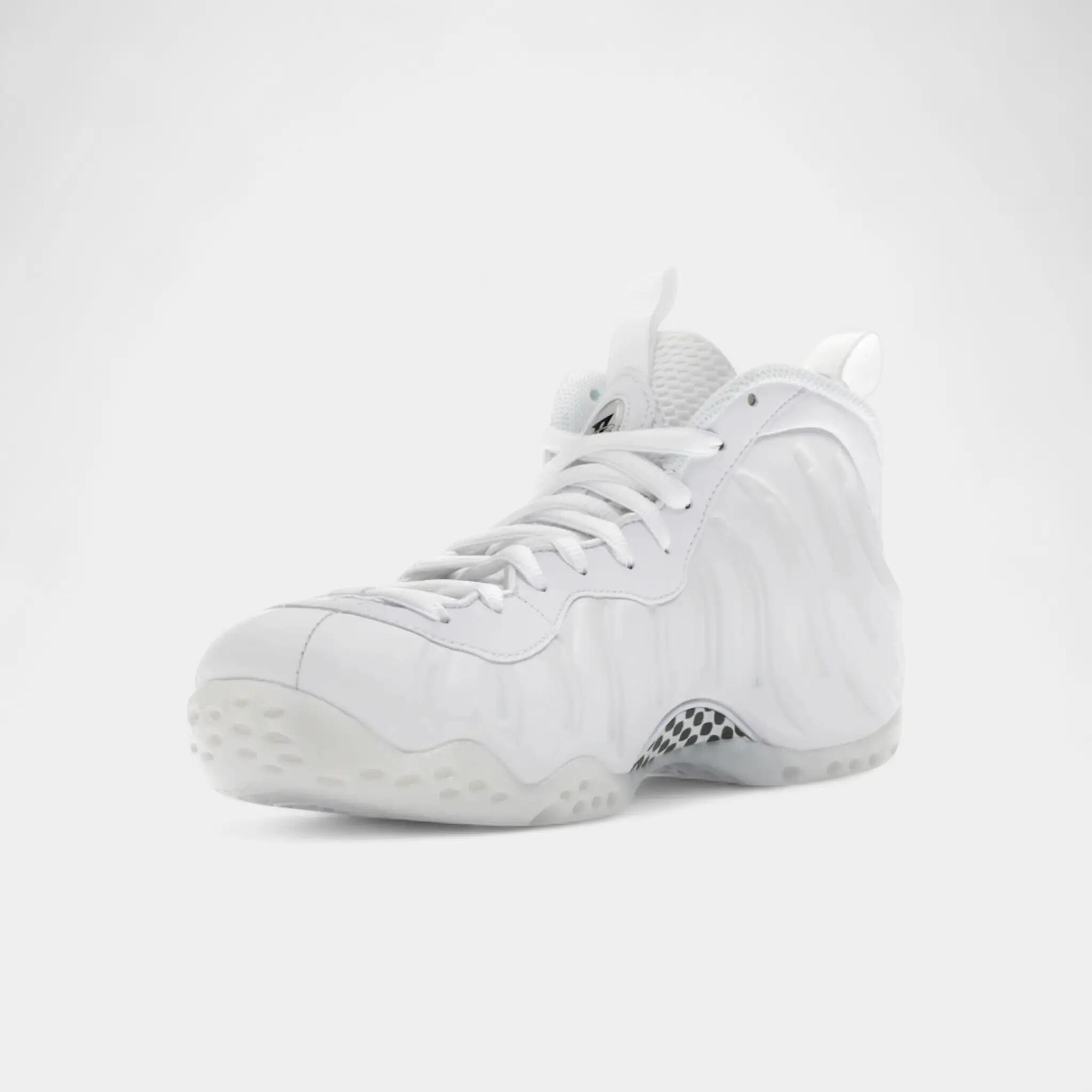 Nike Air Foamposite One Triple White 3/5