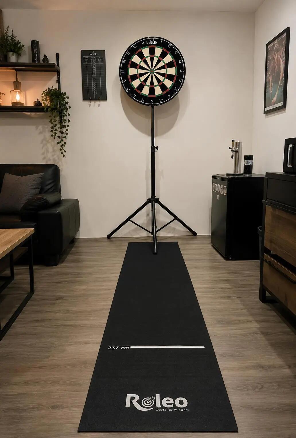 Ensemble complet Keltik de fléchettes à pointe acier avec cible, support, tapis 13/14