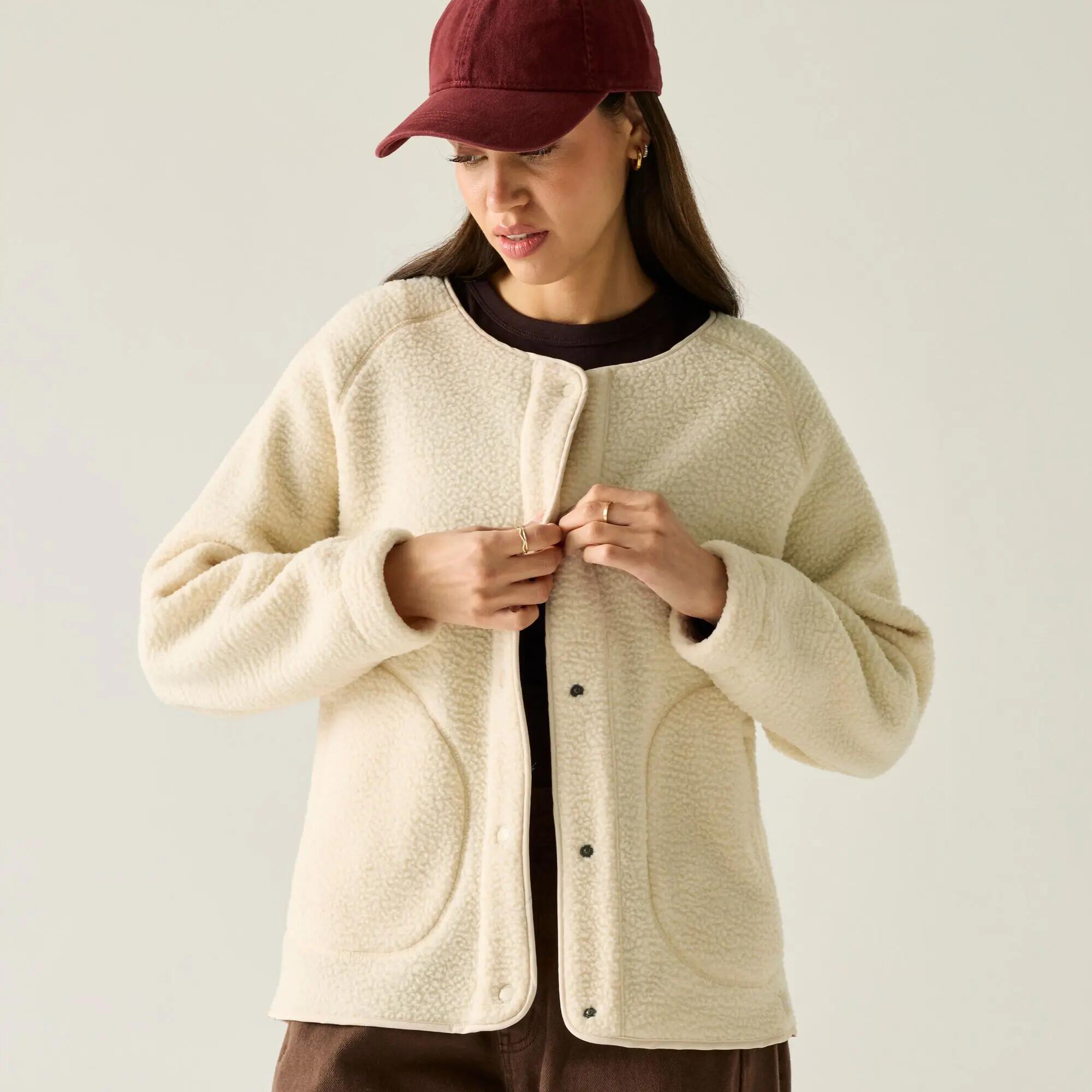 Damen-Fleecejacke mit durchgehender Knopfleiste von Lea 6/11