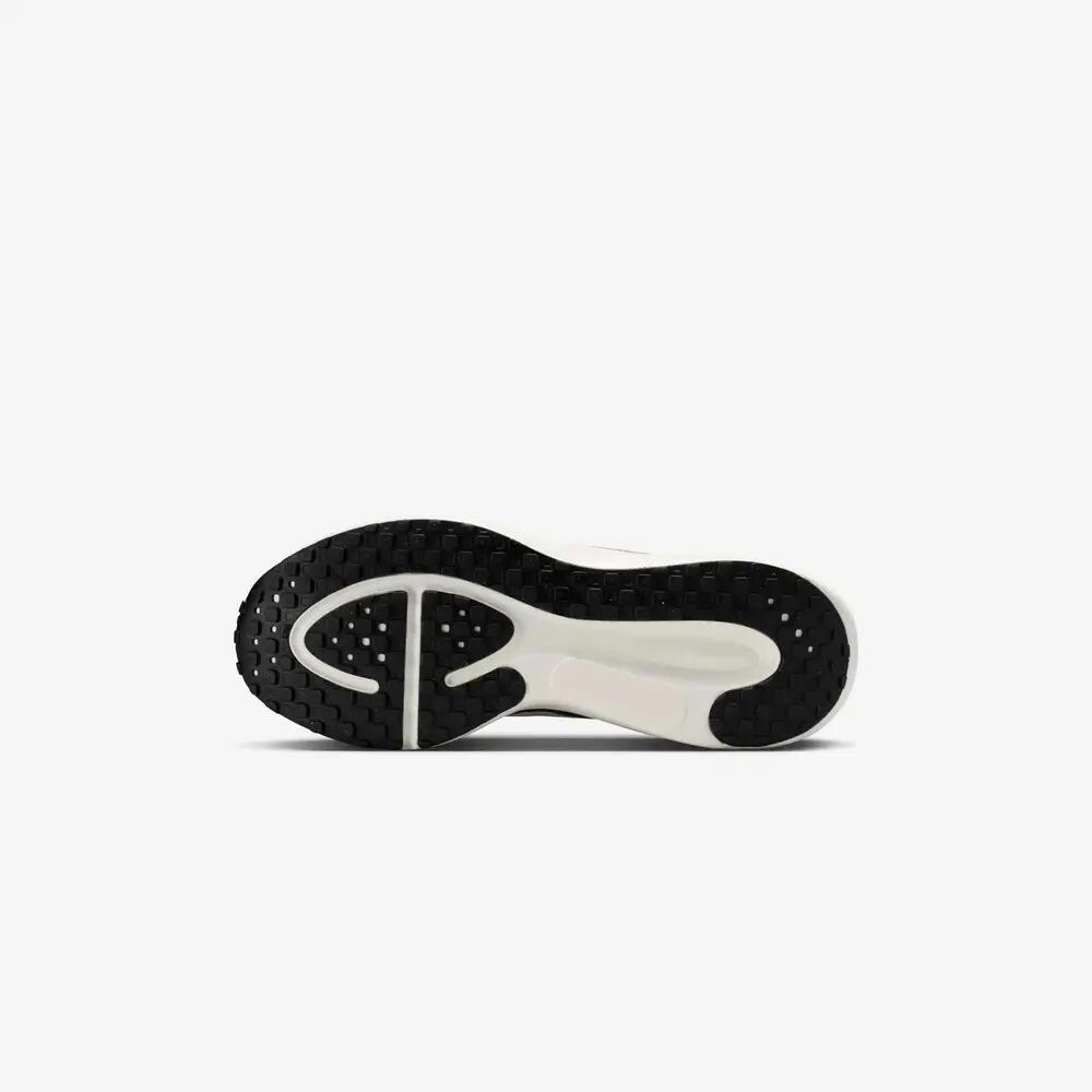 Buty sportowe Nike Revolution 8 5/7