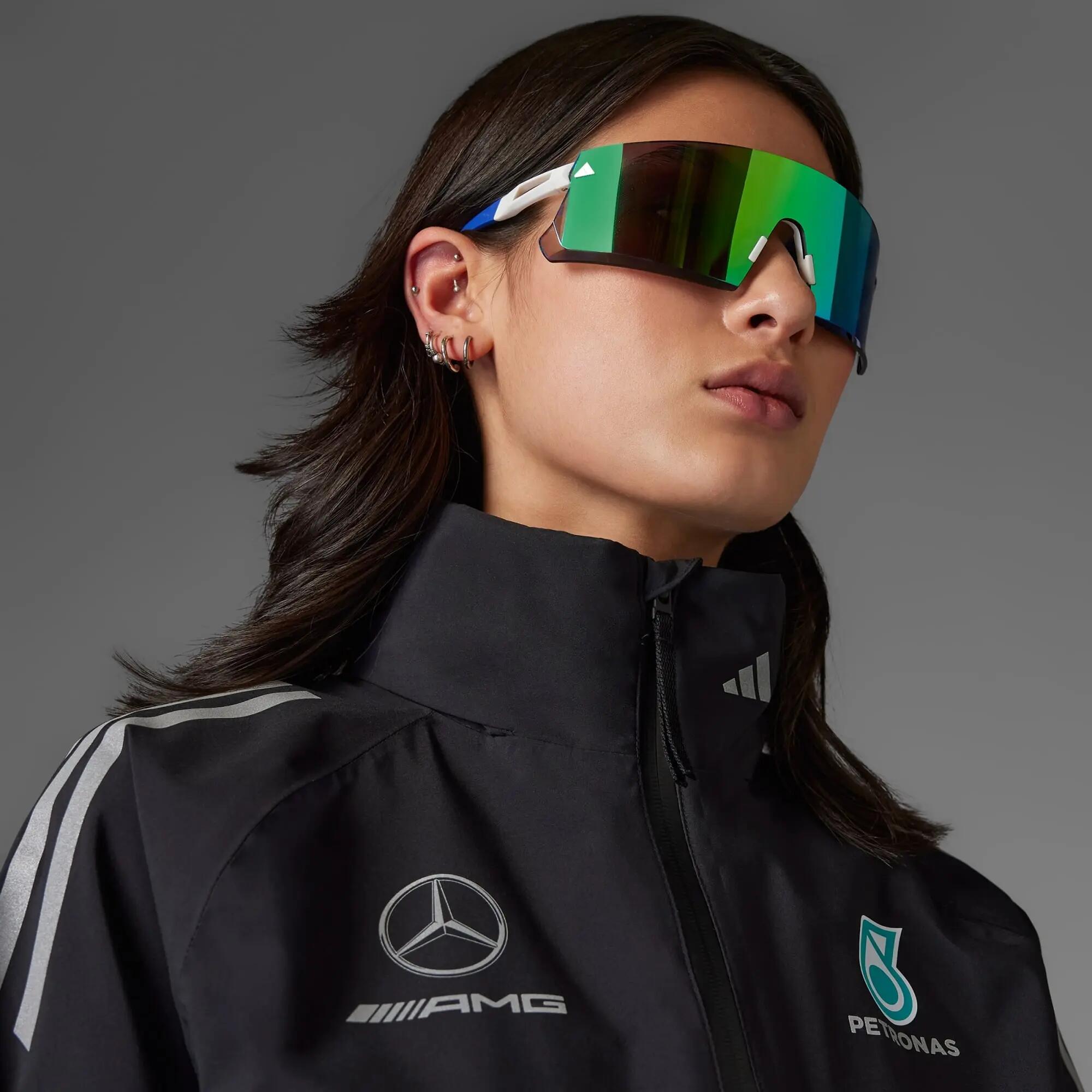 CHUBASQUERO MERCEDES - AMG PETRONAS FORMULA ONE TEAM MECHANIC 6/13