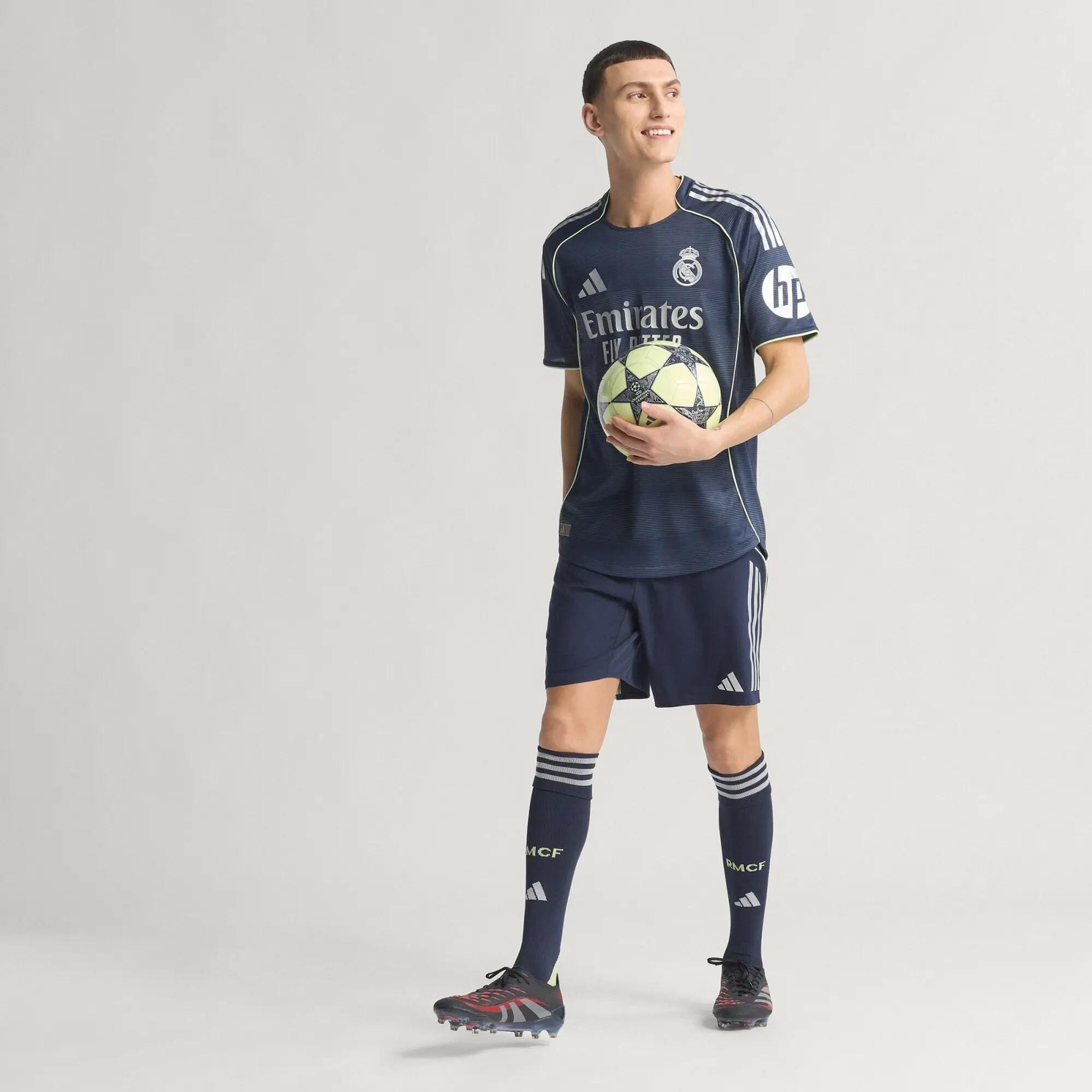 Real Madrid 25/26 Auswärtstrikot Authentic 6/14