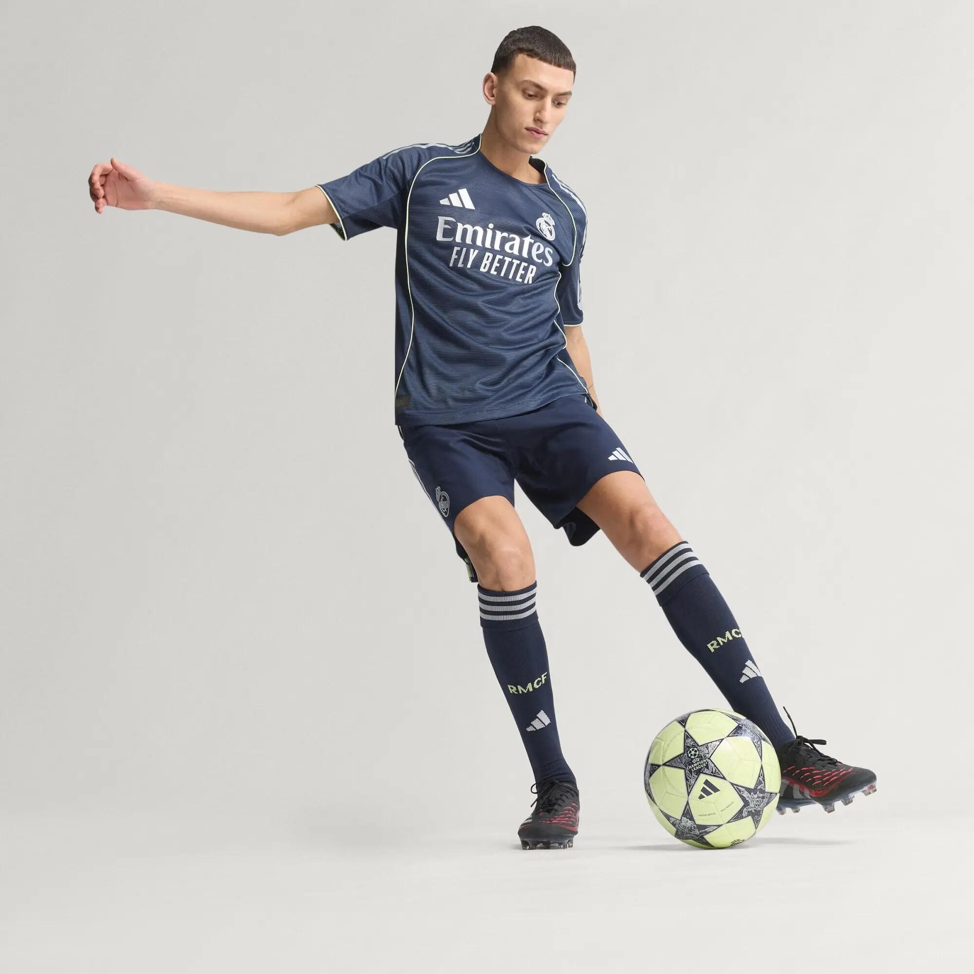 Real Madrid 25/26 Auswärtstrikot Authentic 4/14