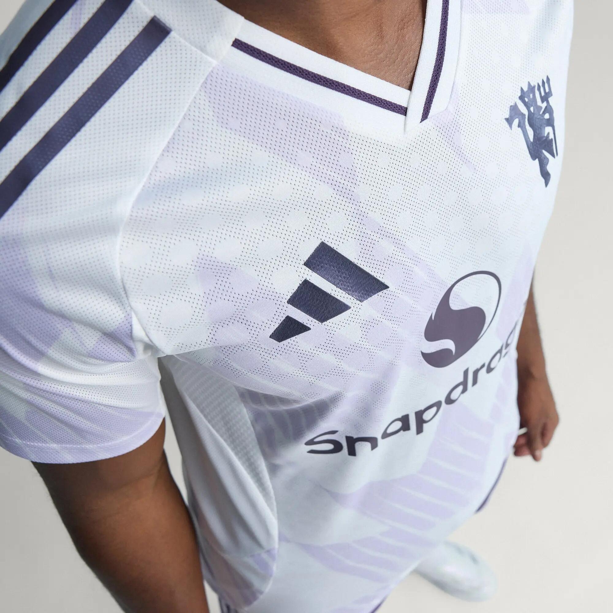 Manchester United 25/26 Authentic Auswärtstrikot 4/14