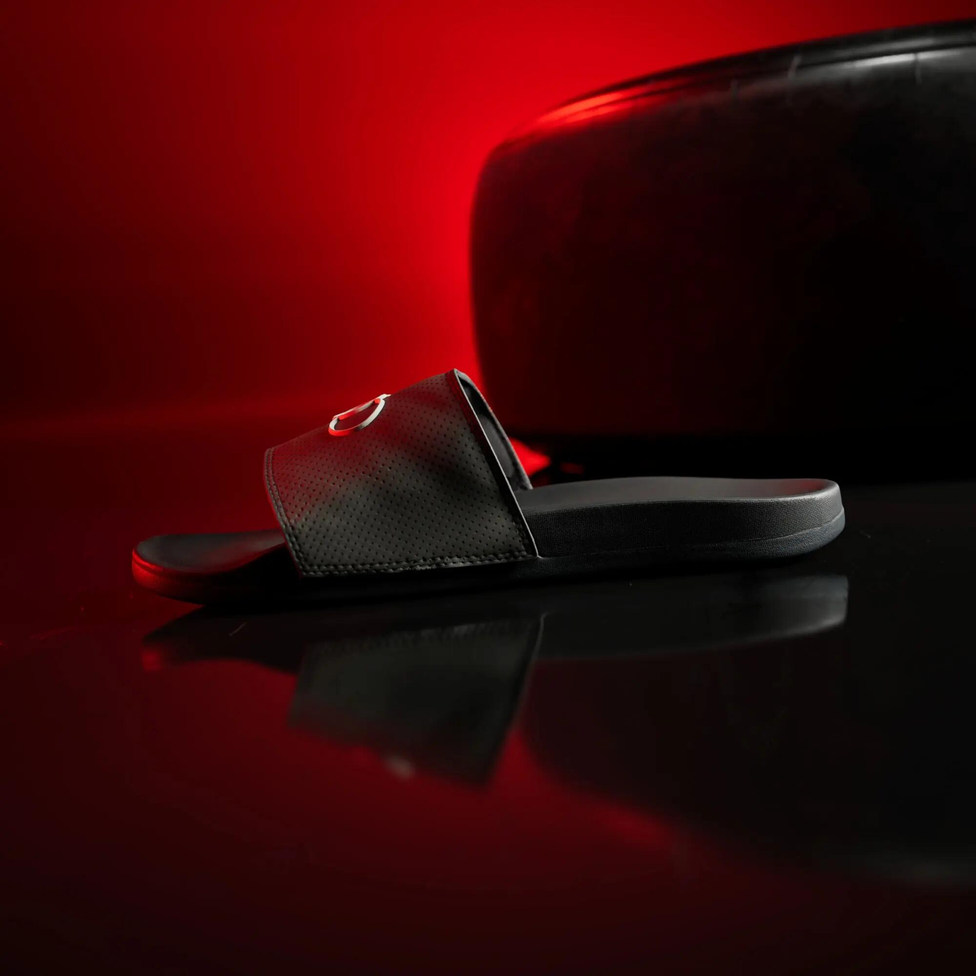 ADILETTE COMFORT AUDI REVOLUT F1 TEAM SLIDES 5/16