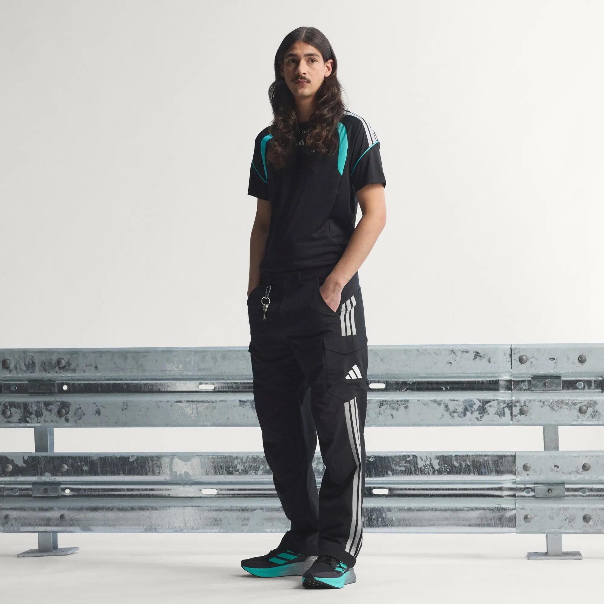 MERCEDES - AMG PETRONAS FORMULA 1 TEAM MECHANICS BROEK 7/12